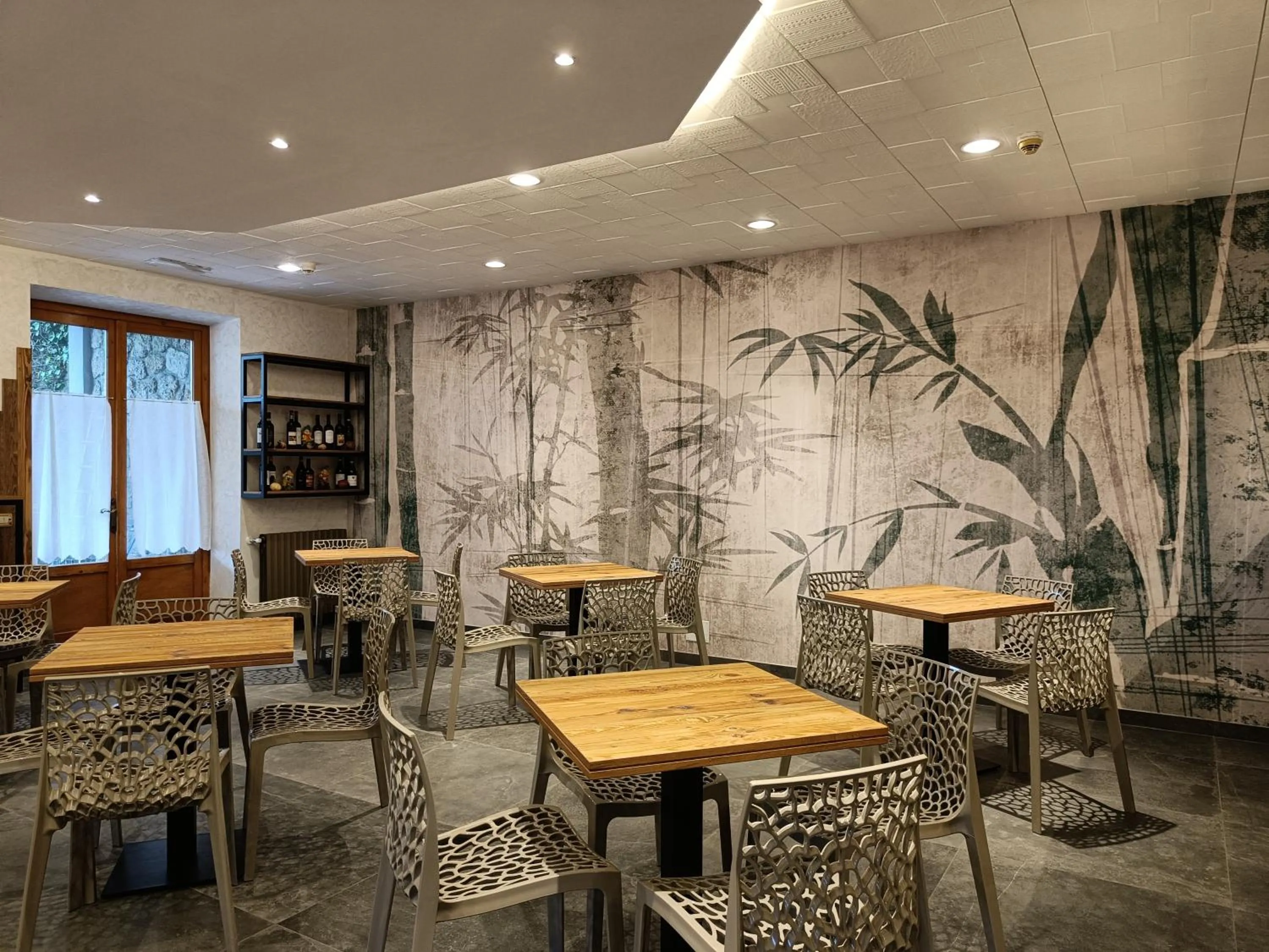 Communal lounge/ TV room in Albergo Ristorante Scanapà