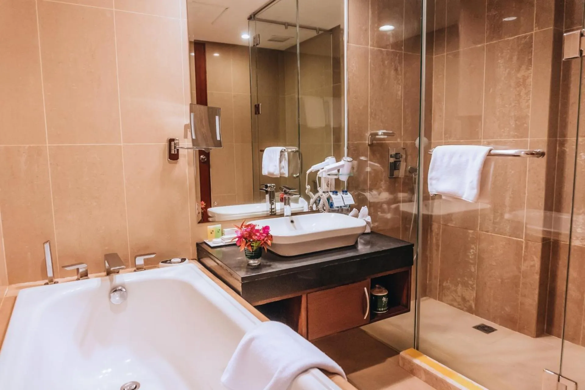Bath in Swiss-Belinn SKA Pekanbaru