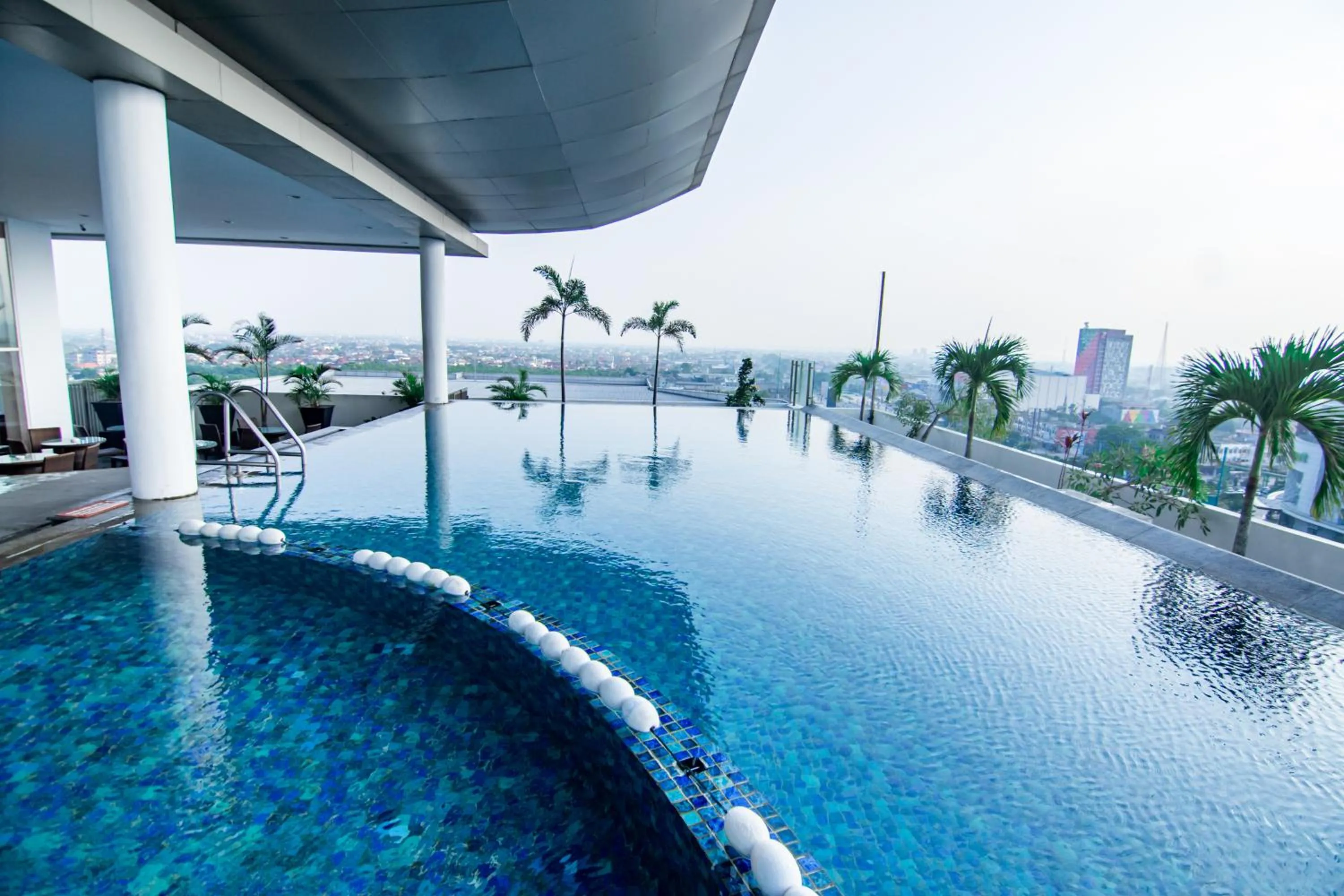 Swimming pool in Swiss-Belinn SKA Pekanbaru