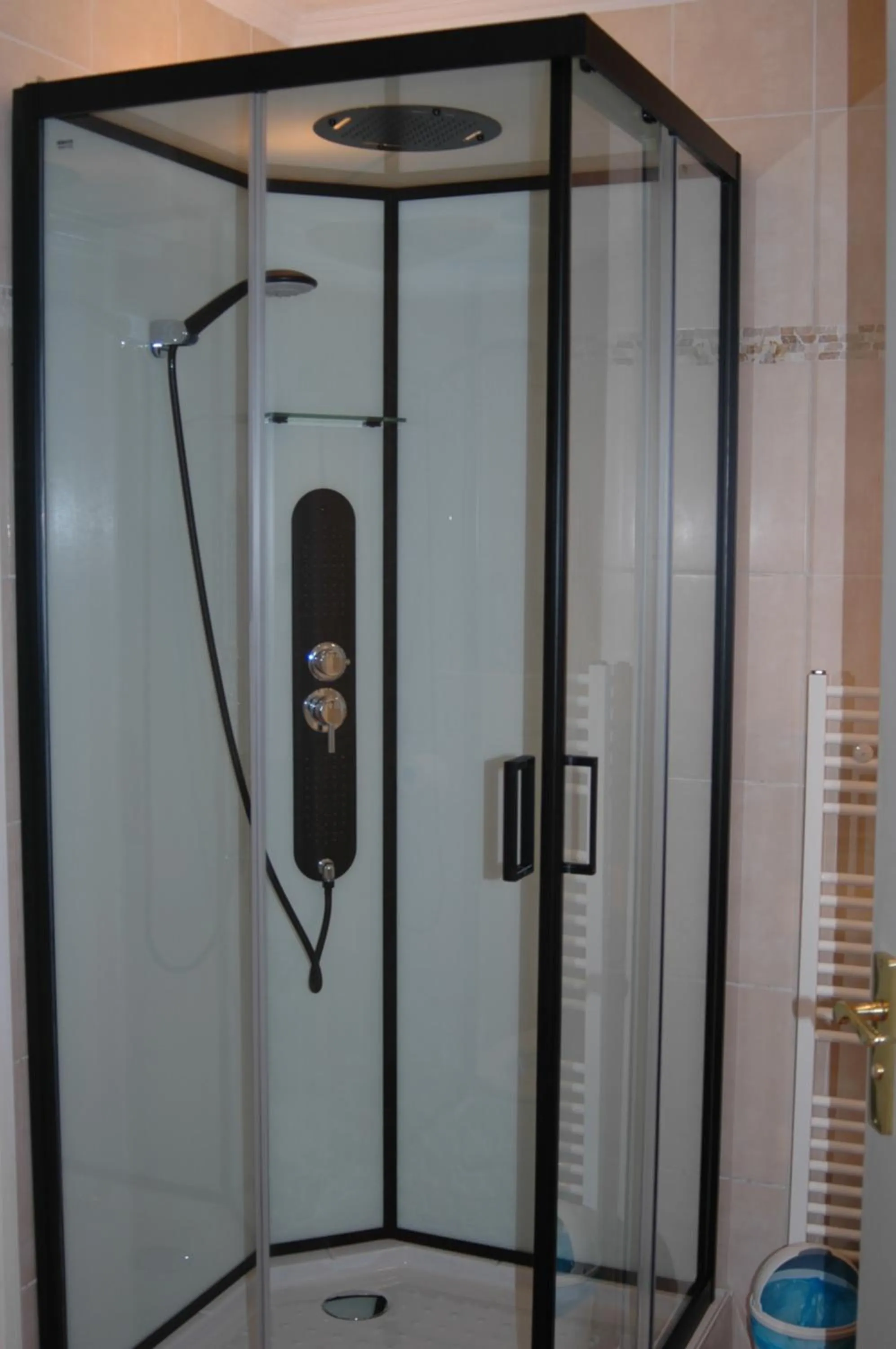 Shower in Bed & Breakfast de Vrijheid