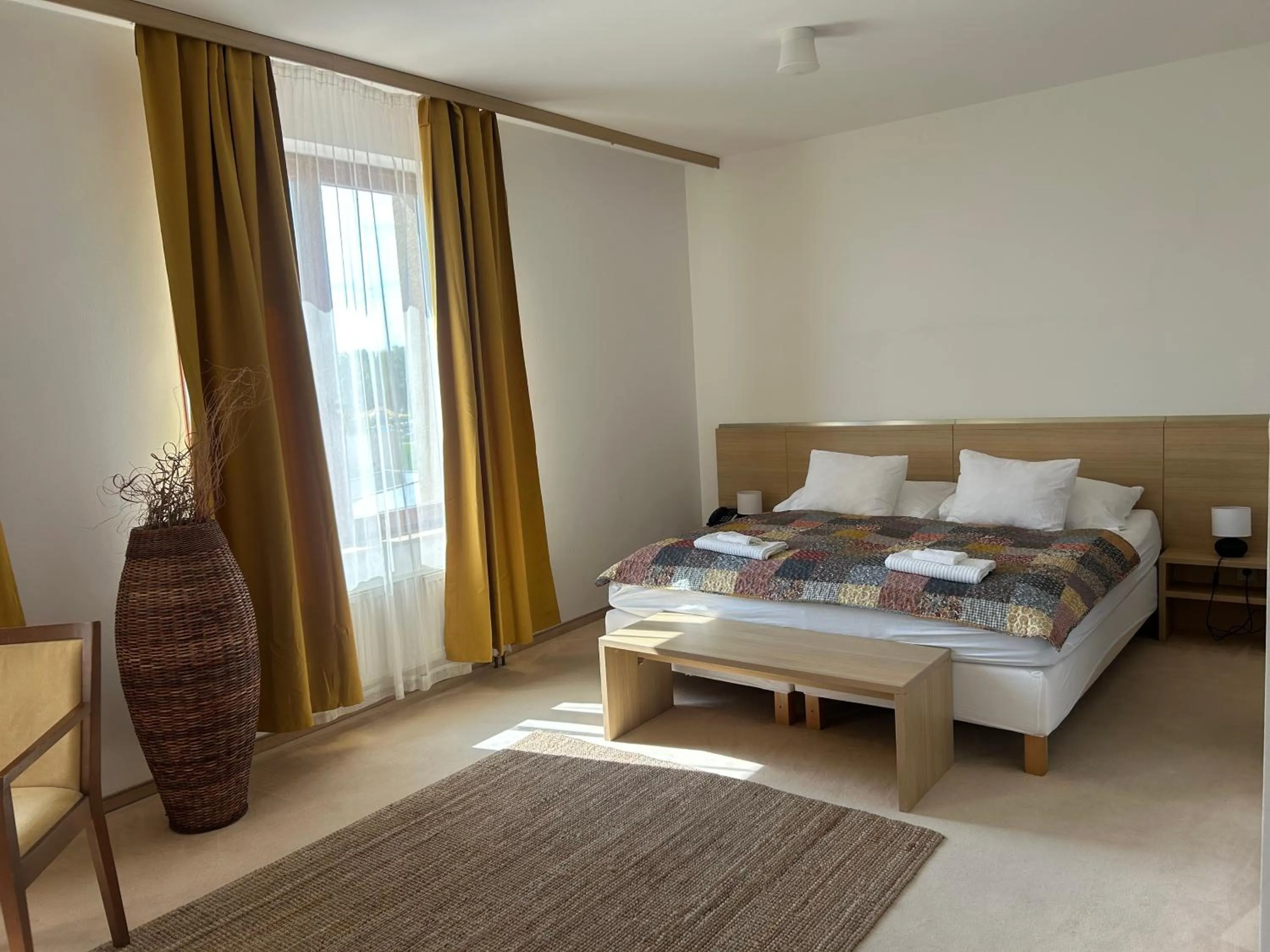 Photo of the whole room, Bed in Hotel Legend