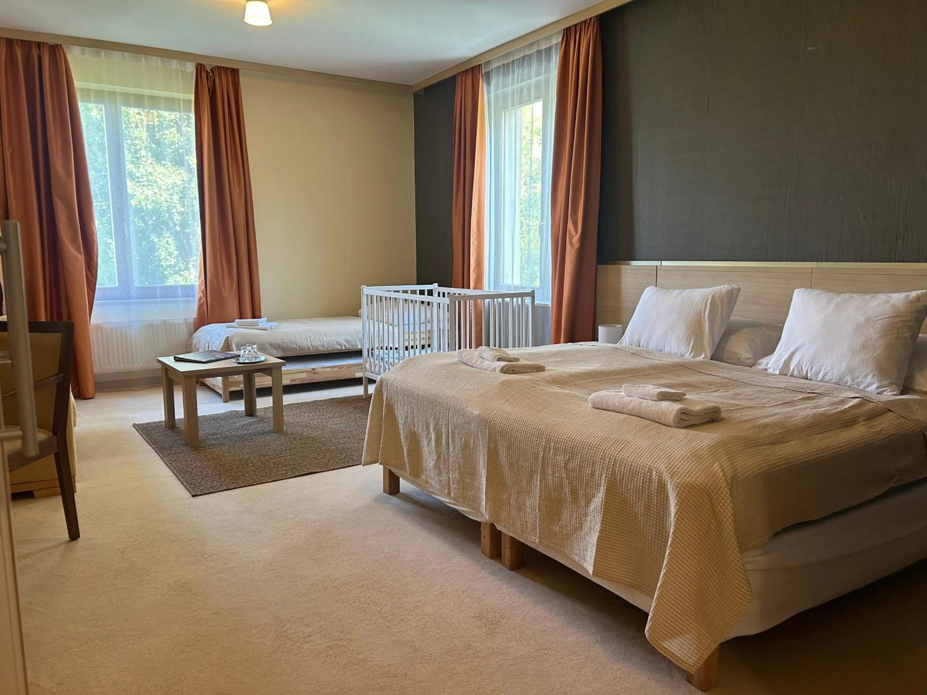 Photo of the whole room, Bed in Hotel Legend