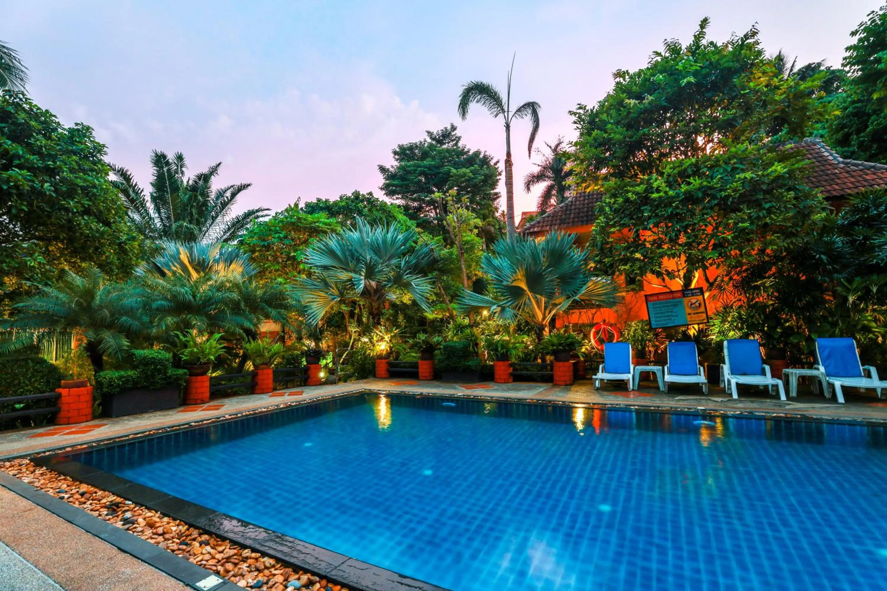 Swimming pool in Baan Vanida Garden Resort