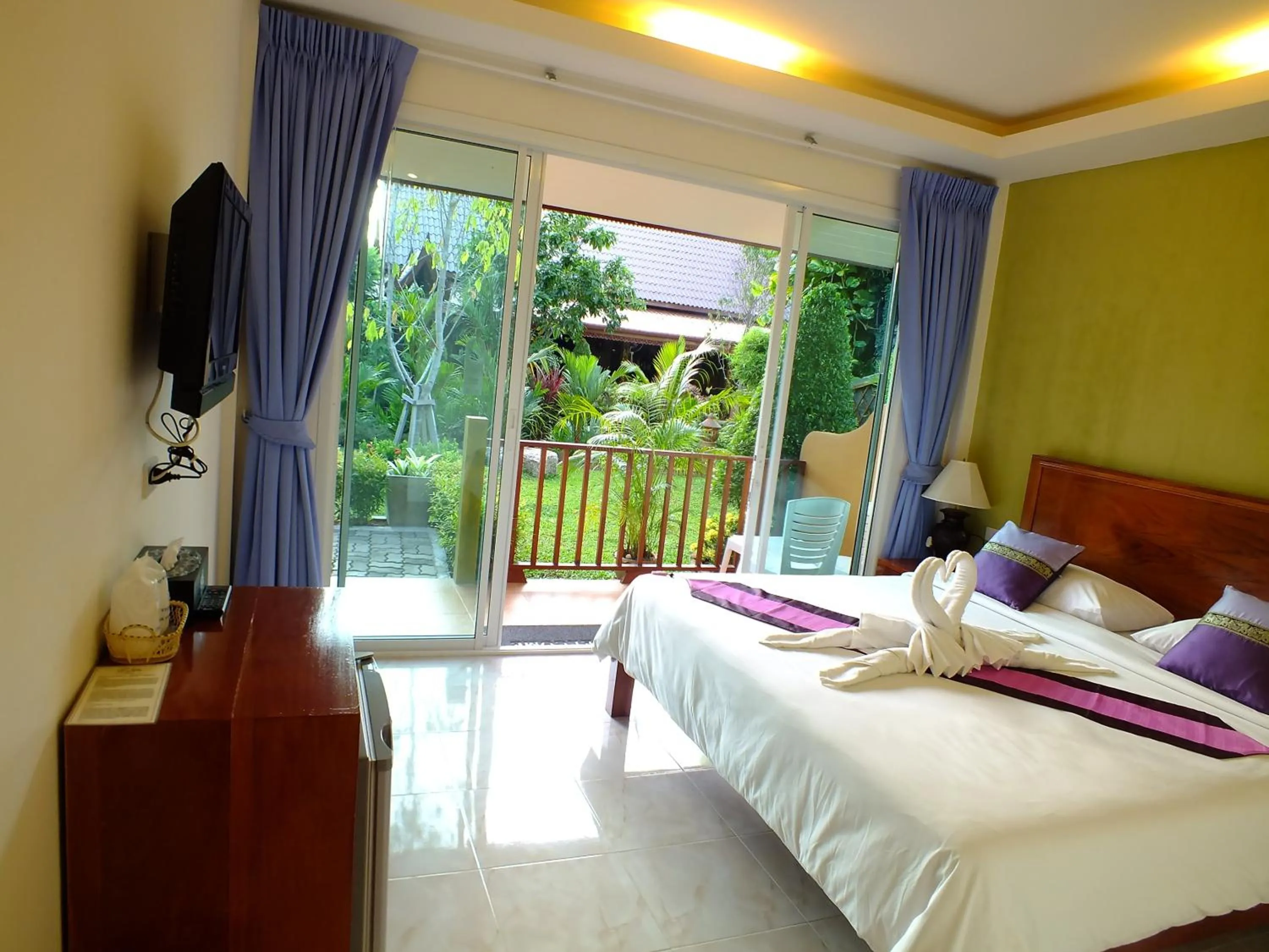 View (from property/room), Bed in Baan Vanida Garden Resort