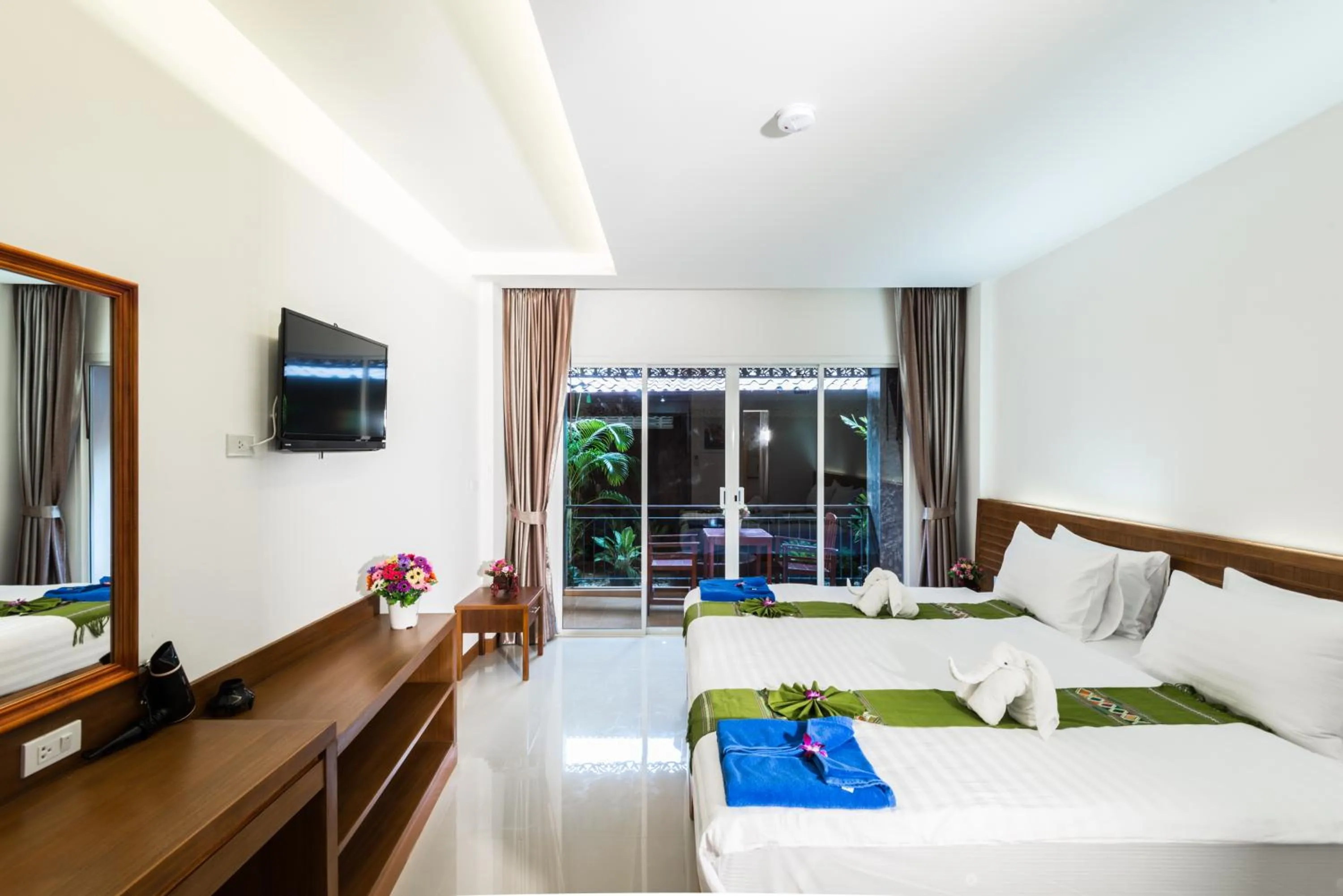 Photo of the whole room, Bed in Baan Vanida Garden Resort