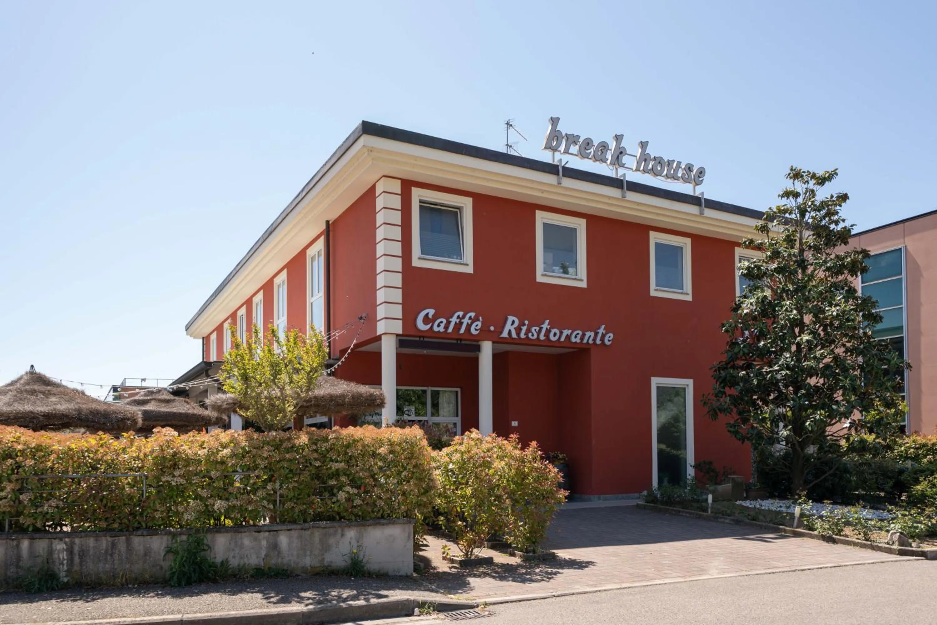 Property building in Hotel Break House Ristorante