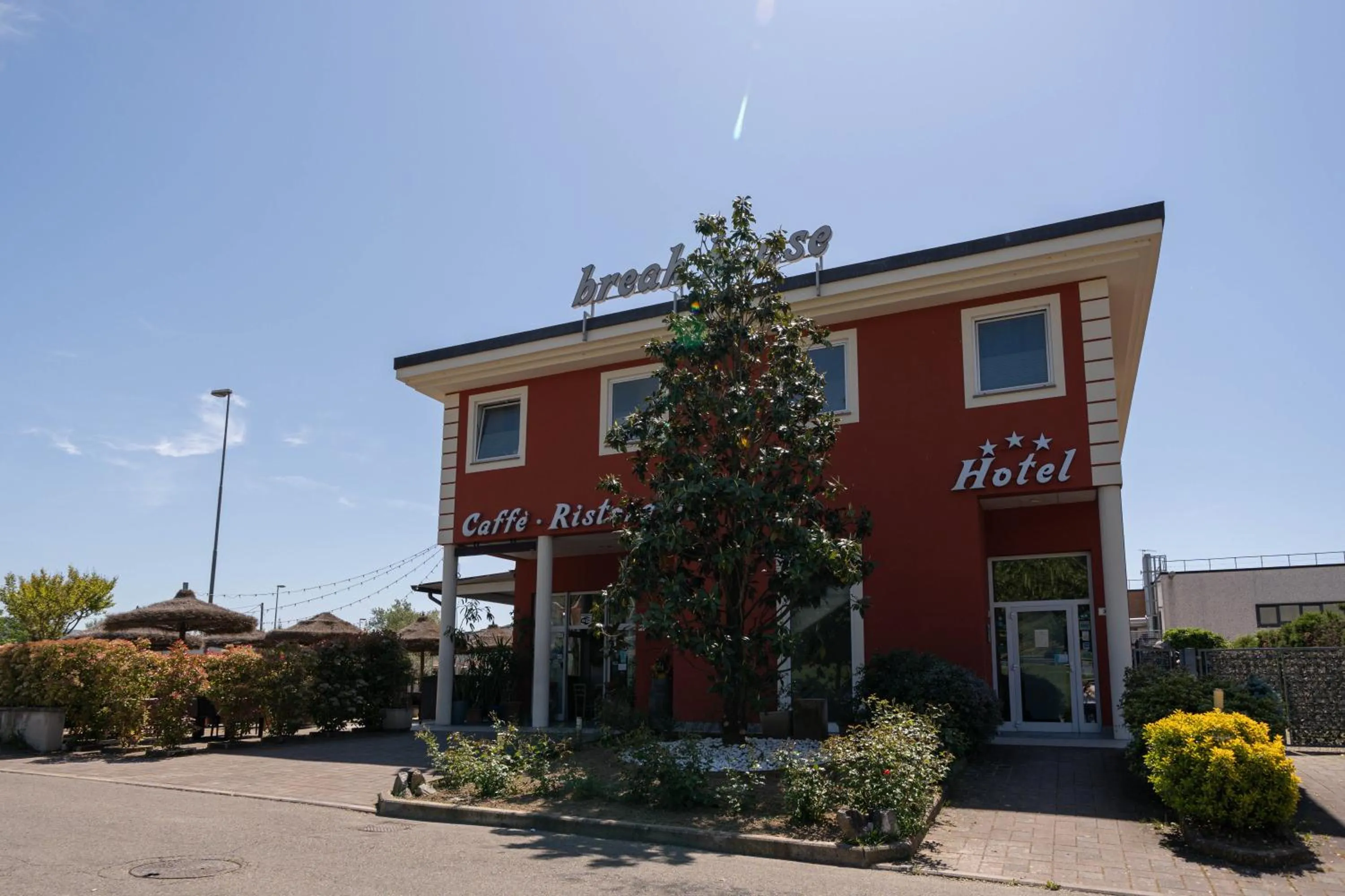Property building in Hotel Break House Ristorante