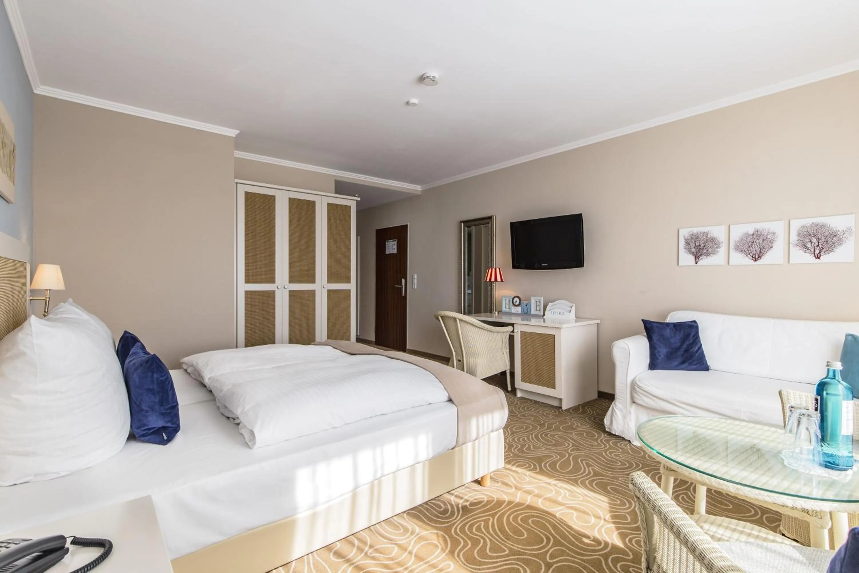 Bedroom, Bed in Mein Strandhaus - Hotel, Restaurant & Schwimmbad