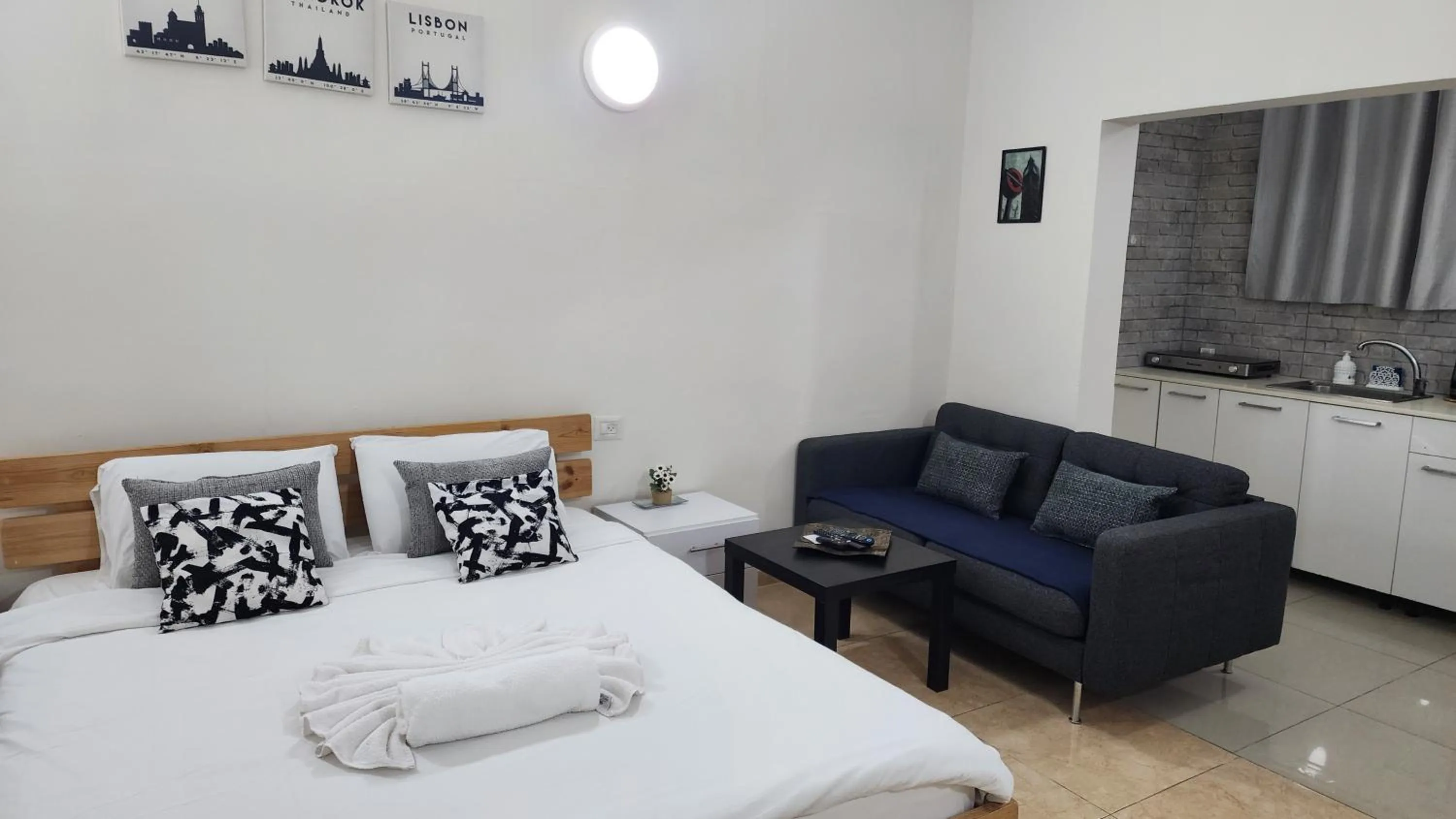 Bed in David Hameleh House