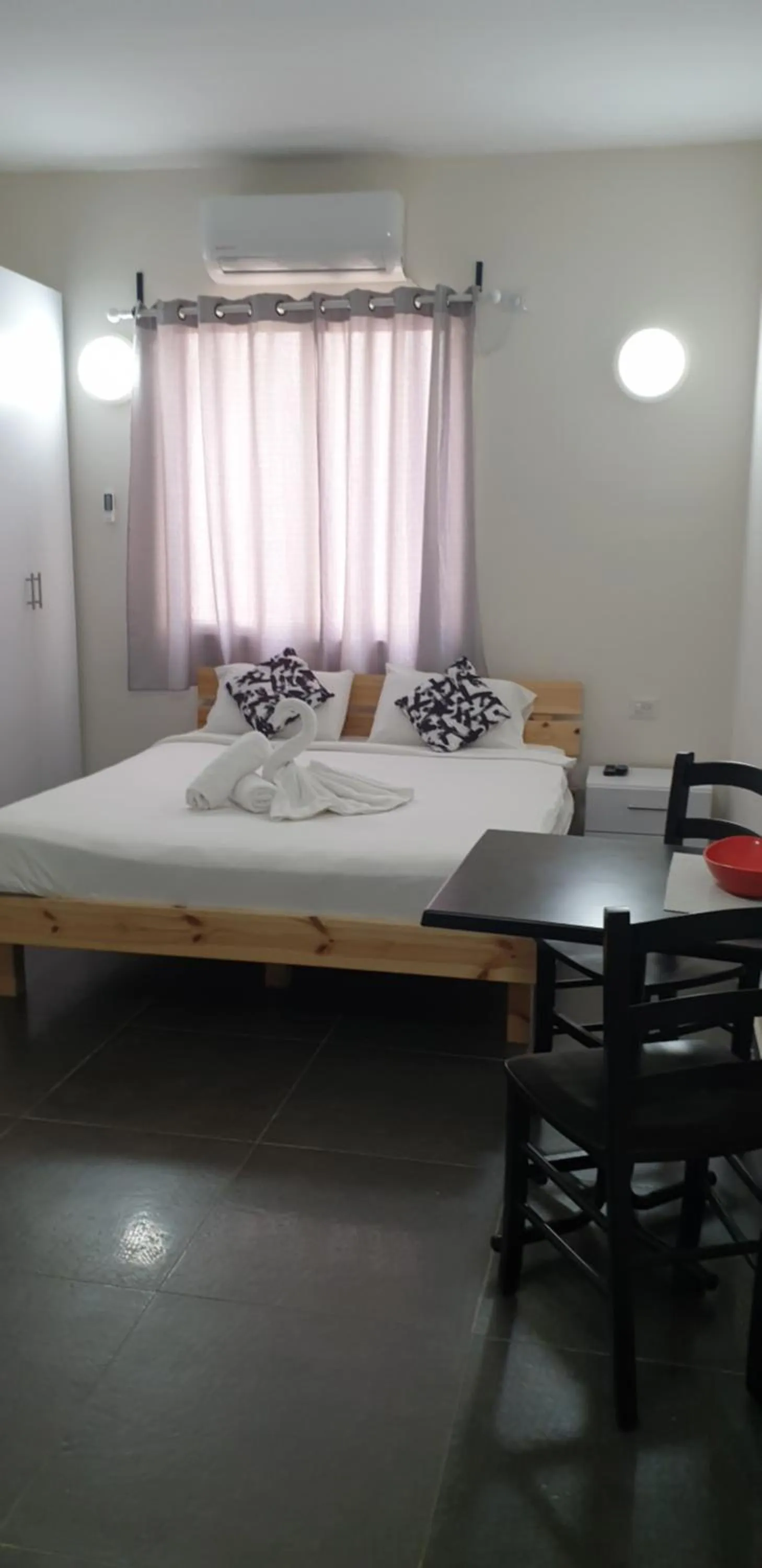 Photo of the whole room, Bed in David Hameleh House