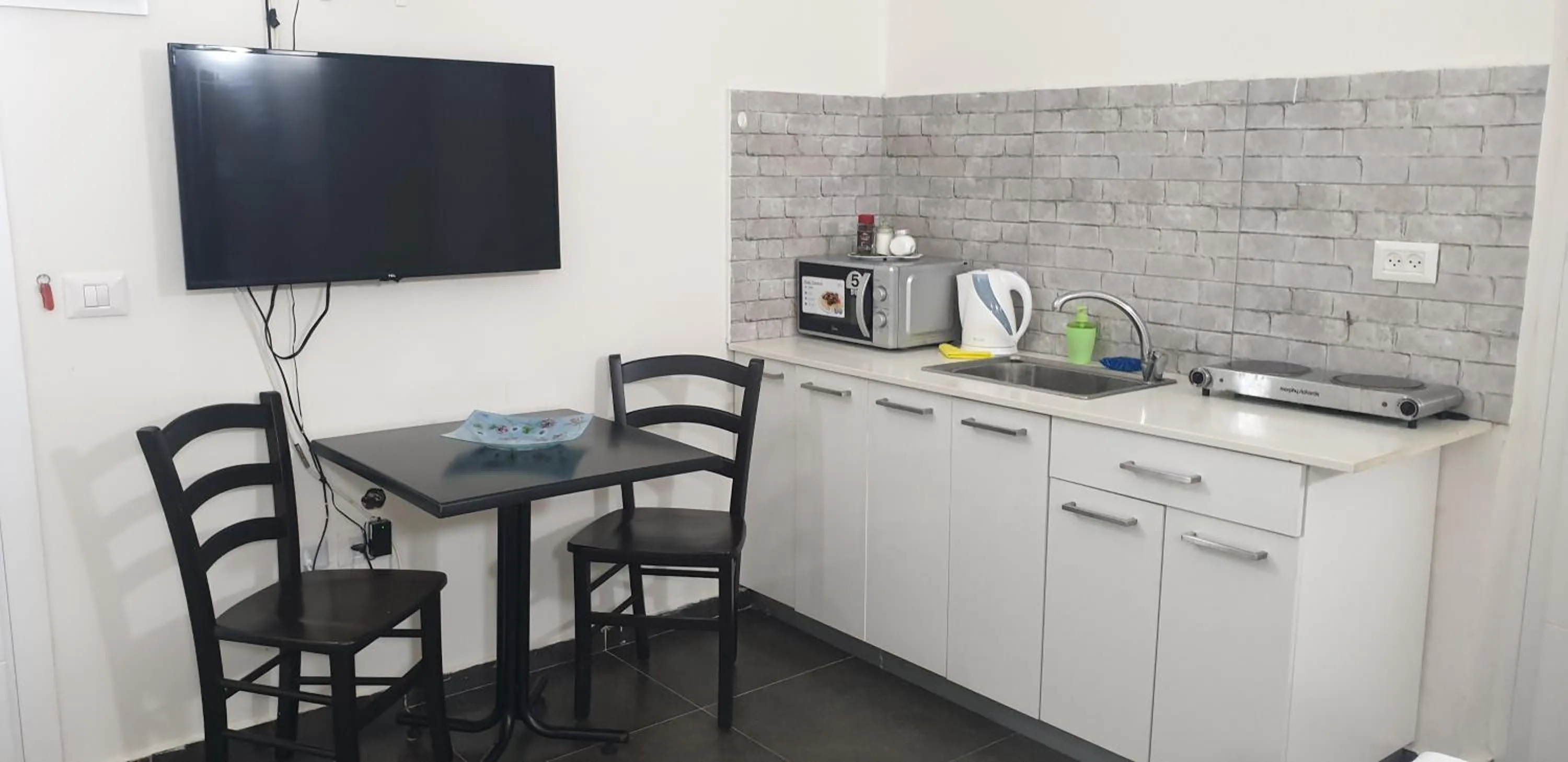 Coffee/tea facilities in David Hameleh House