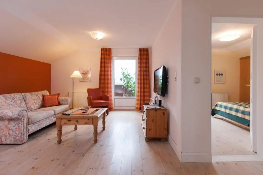 Photo of the whole room, Bed in Gästehaus Luv und Lee