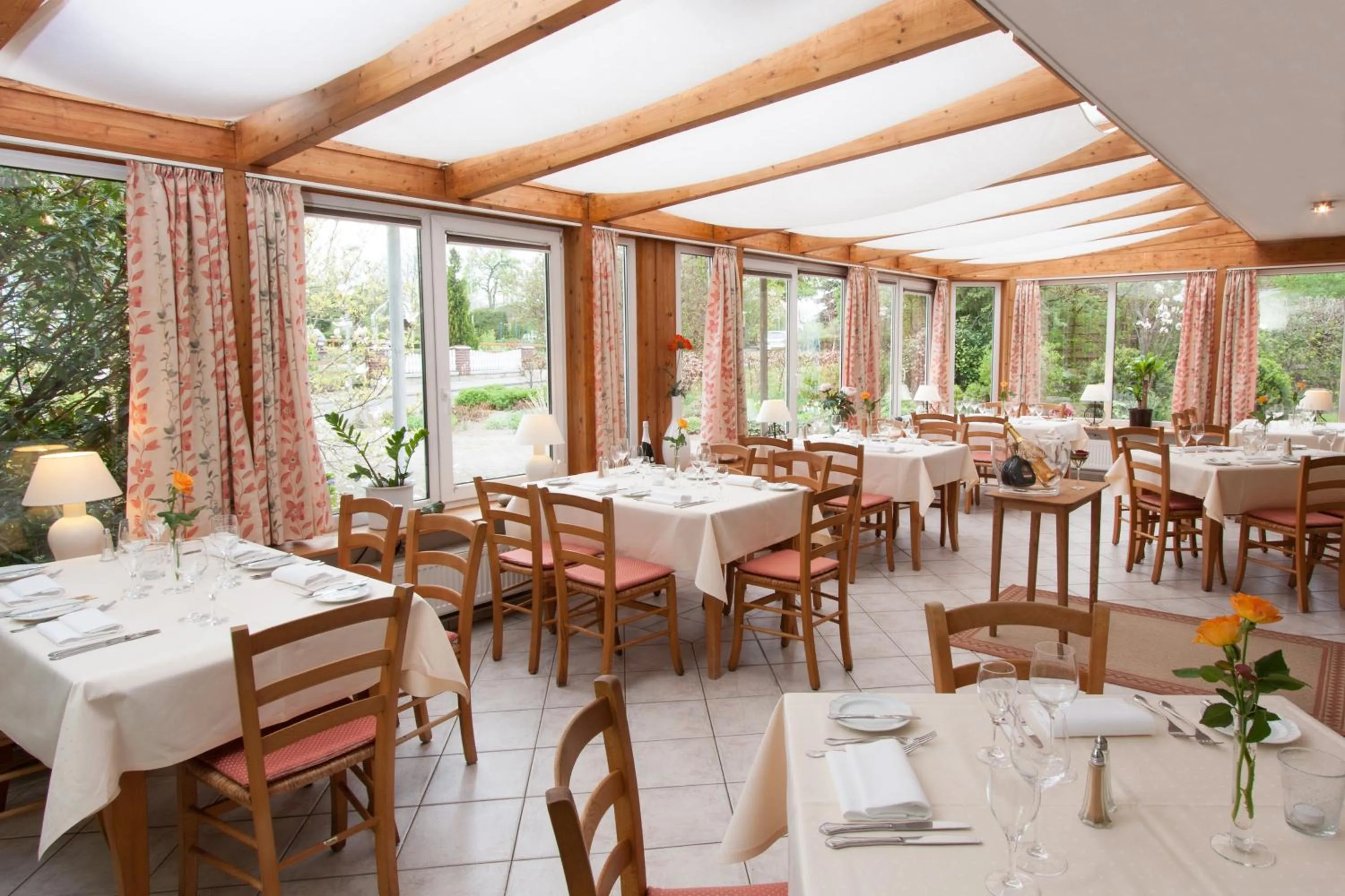 Restaurant/places to eat in Gästehaus Luv und Lee