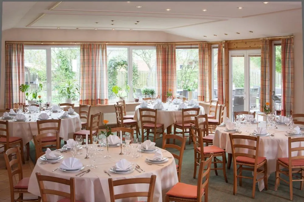 Restaurant/places to eat in Gästehaus Luv und Lee