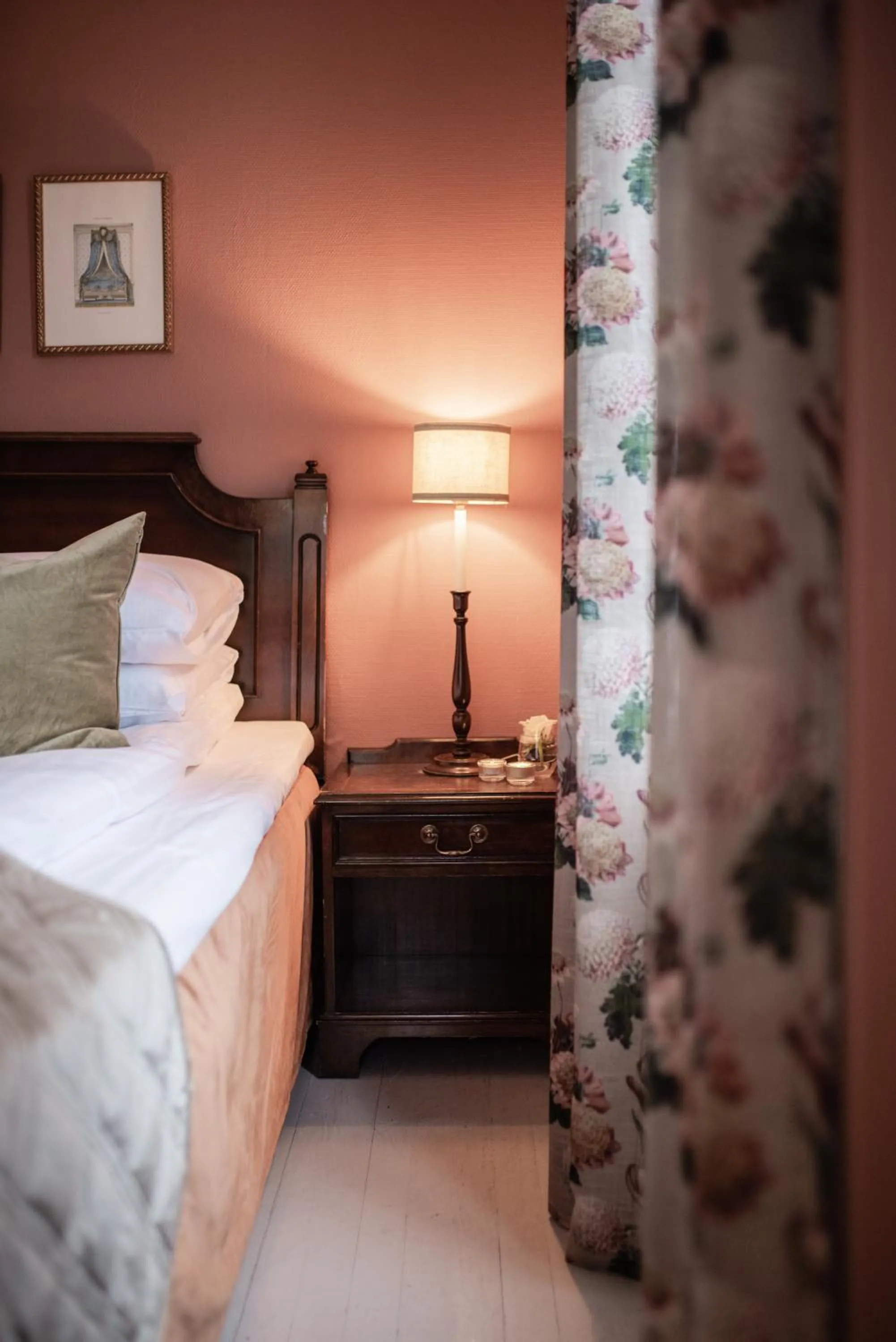 Bedroom, Bed in Fjærland Fjordstove Hotell - Huseby Hotelldrift AS