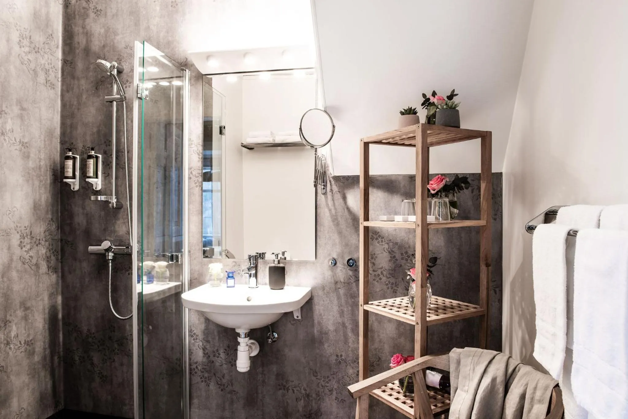 Bathroom in Fjærland Fjordstove Hotell - Huseby Hotelldrift AS