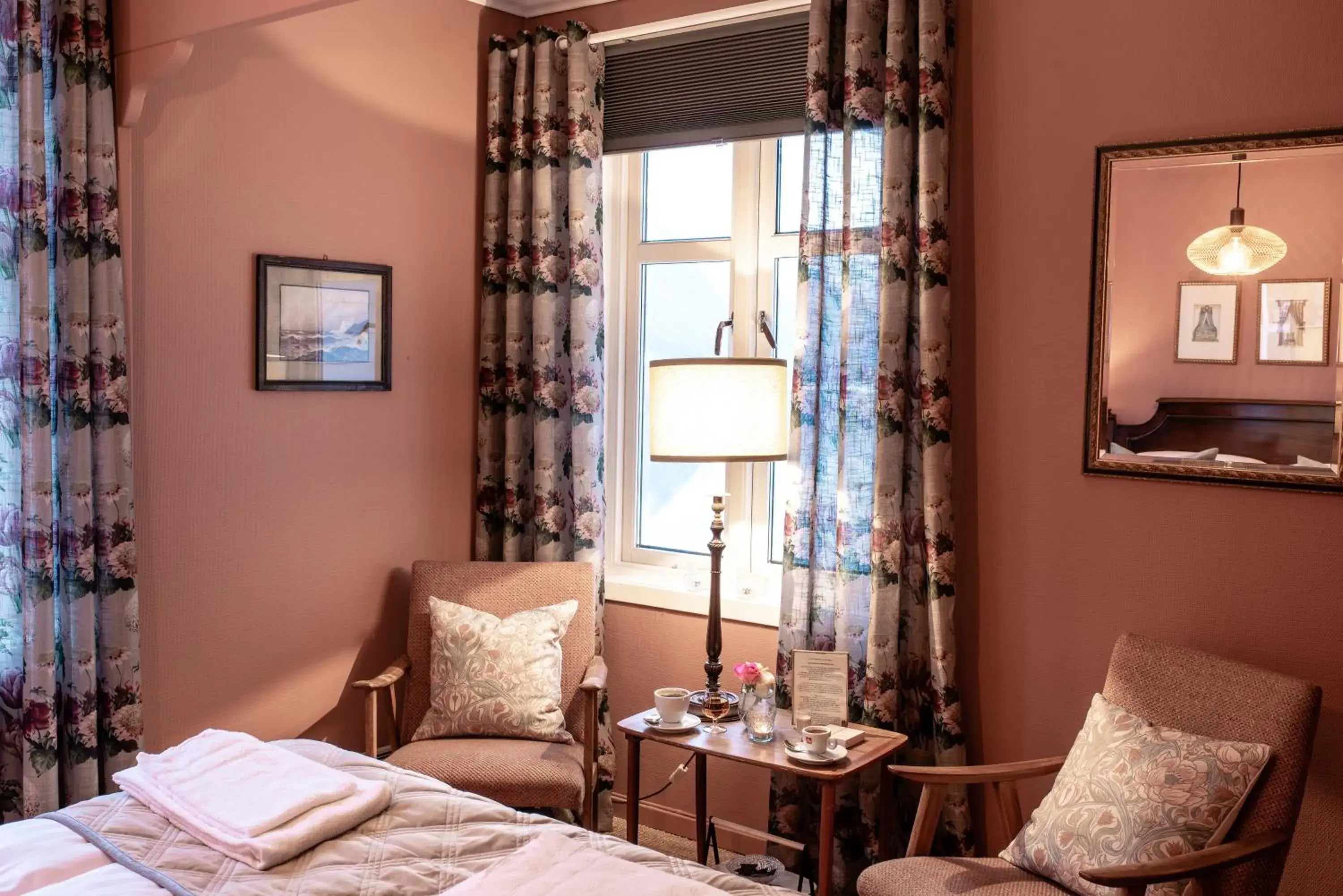 Double Room with Sea View in Fjærland Fjordstove Hotell - Huseby Hotelldrift AS Double Room with Sea View in Fjærland Fjordstove Hotell - Huseby Hotelldrift AS