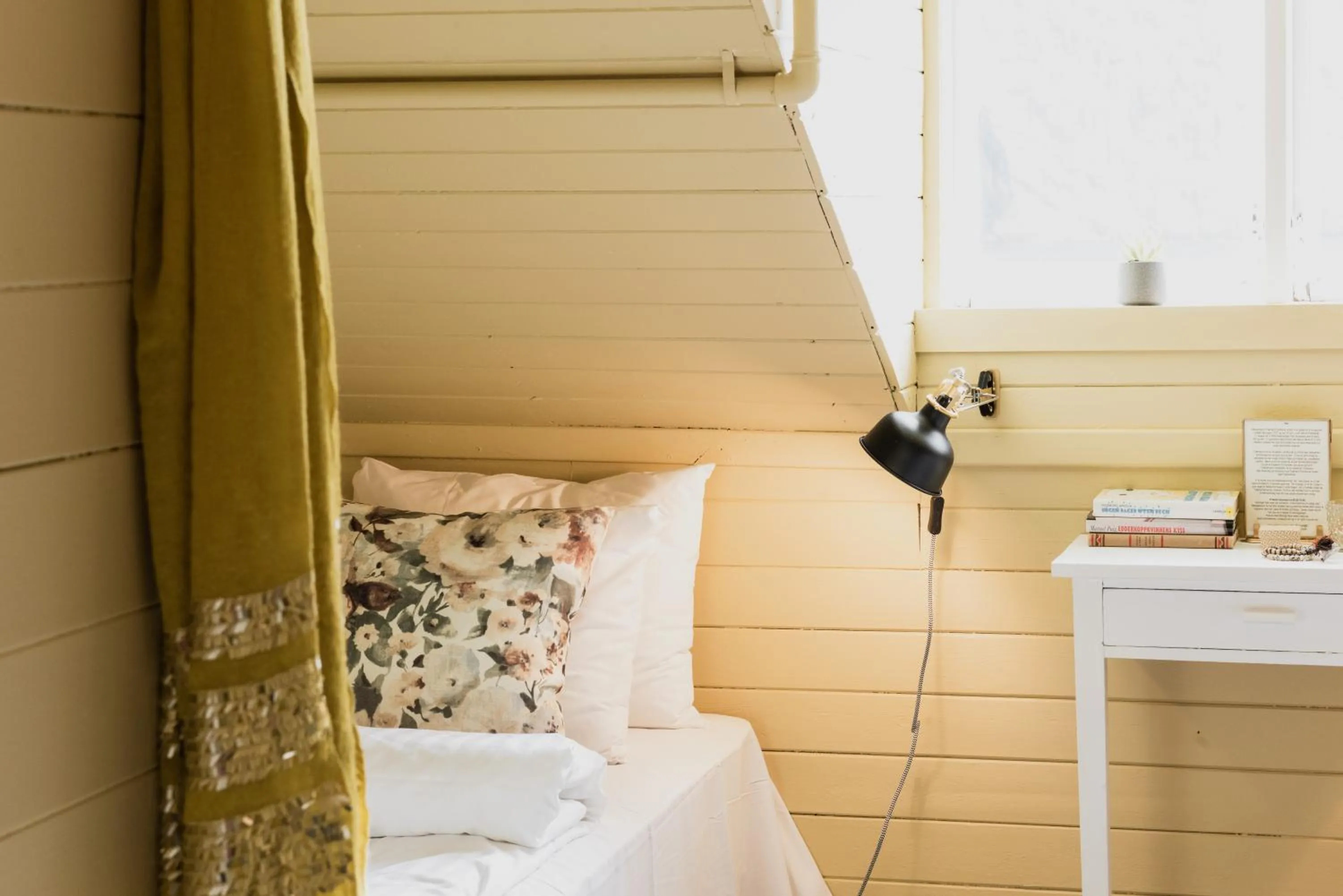 Bedroom, Bed in Fjærland Fjordstove Hotell - Huseby Hotelldrift AS