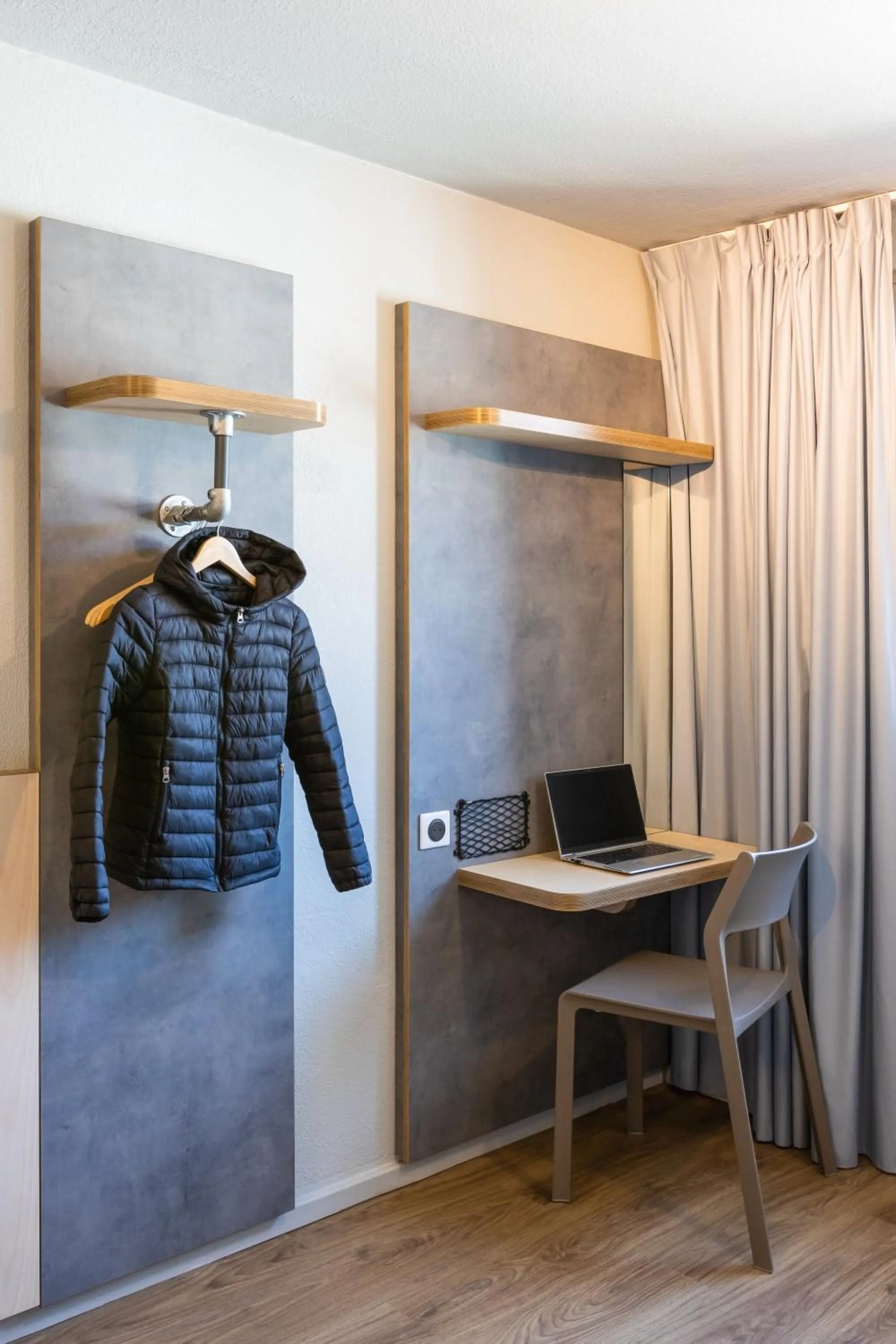 hair dresser in ibis budget Angoulême Centre