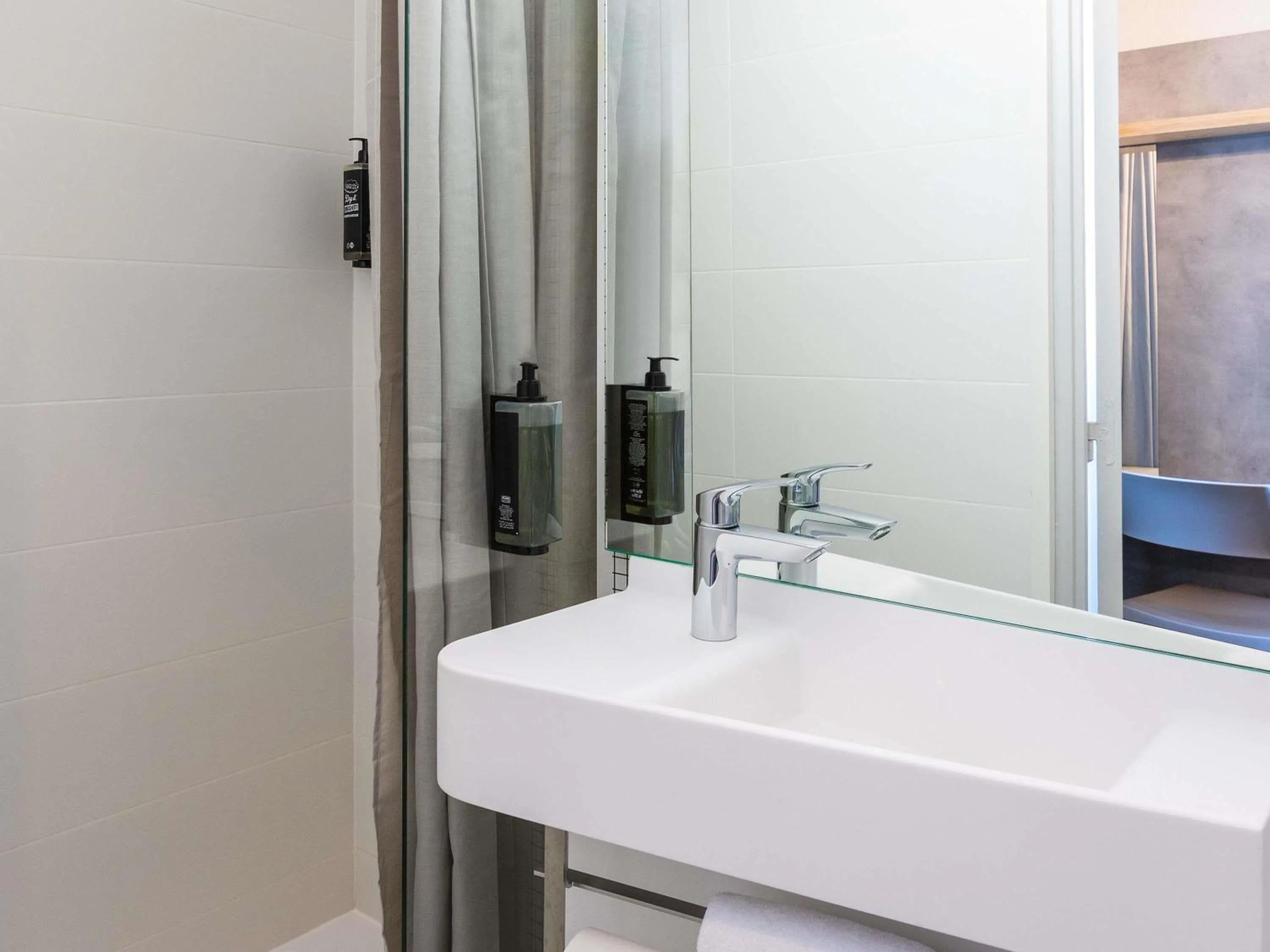 Bedroom in ibis budget Angoulême Centre