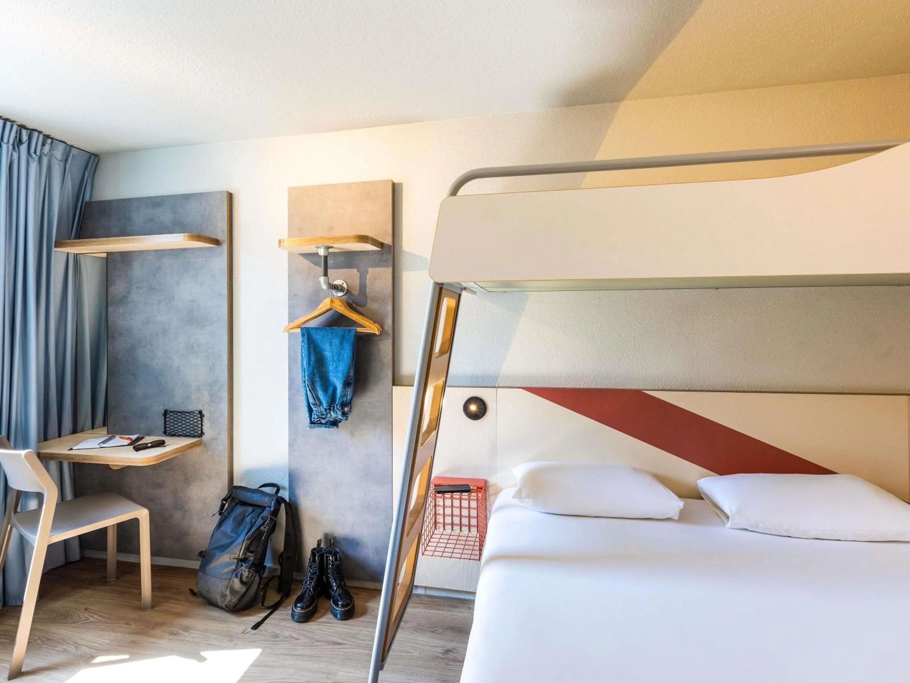 Bedroom, Bed in ibis budget Angoulême Centre