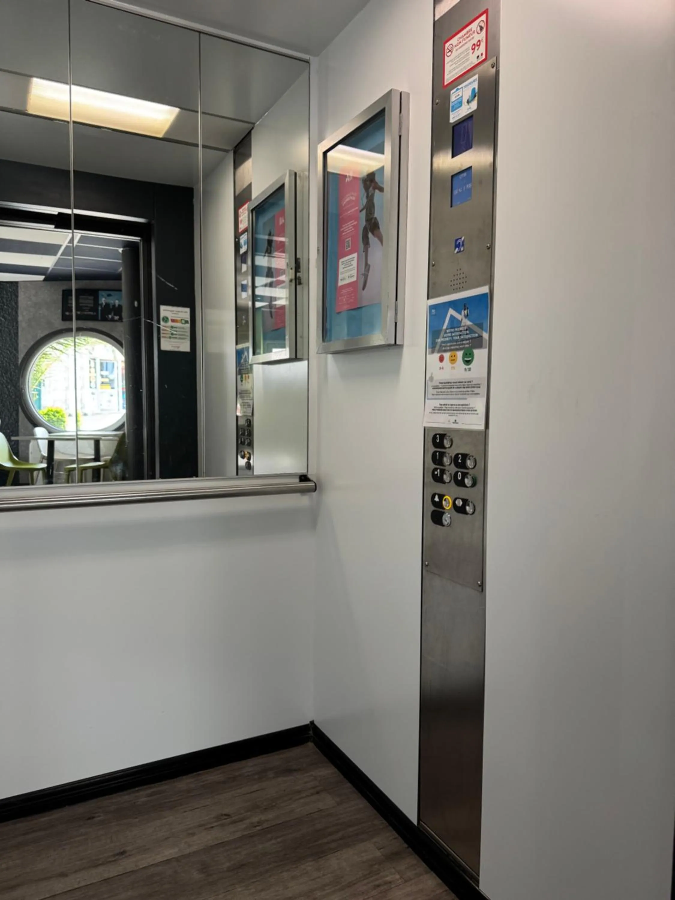 elevator in ibis budget Angoulême Centre