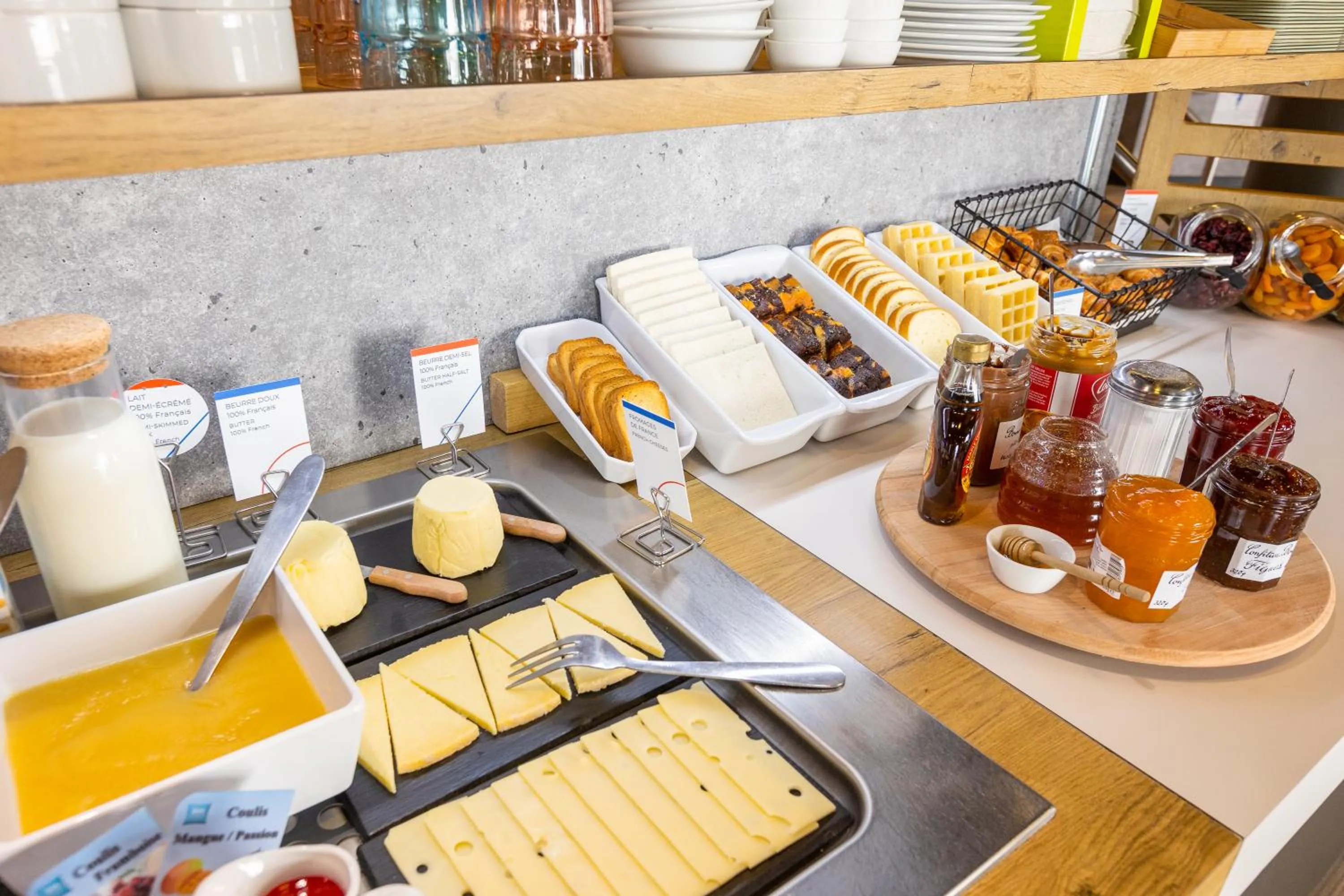 Buffet breakfast in ibis budget Angoulême Centre