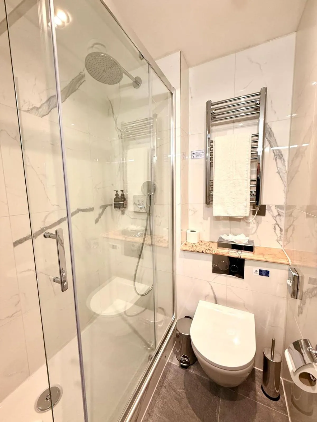 Shower in Wellington Hotel by Blue Orchid