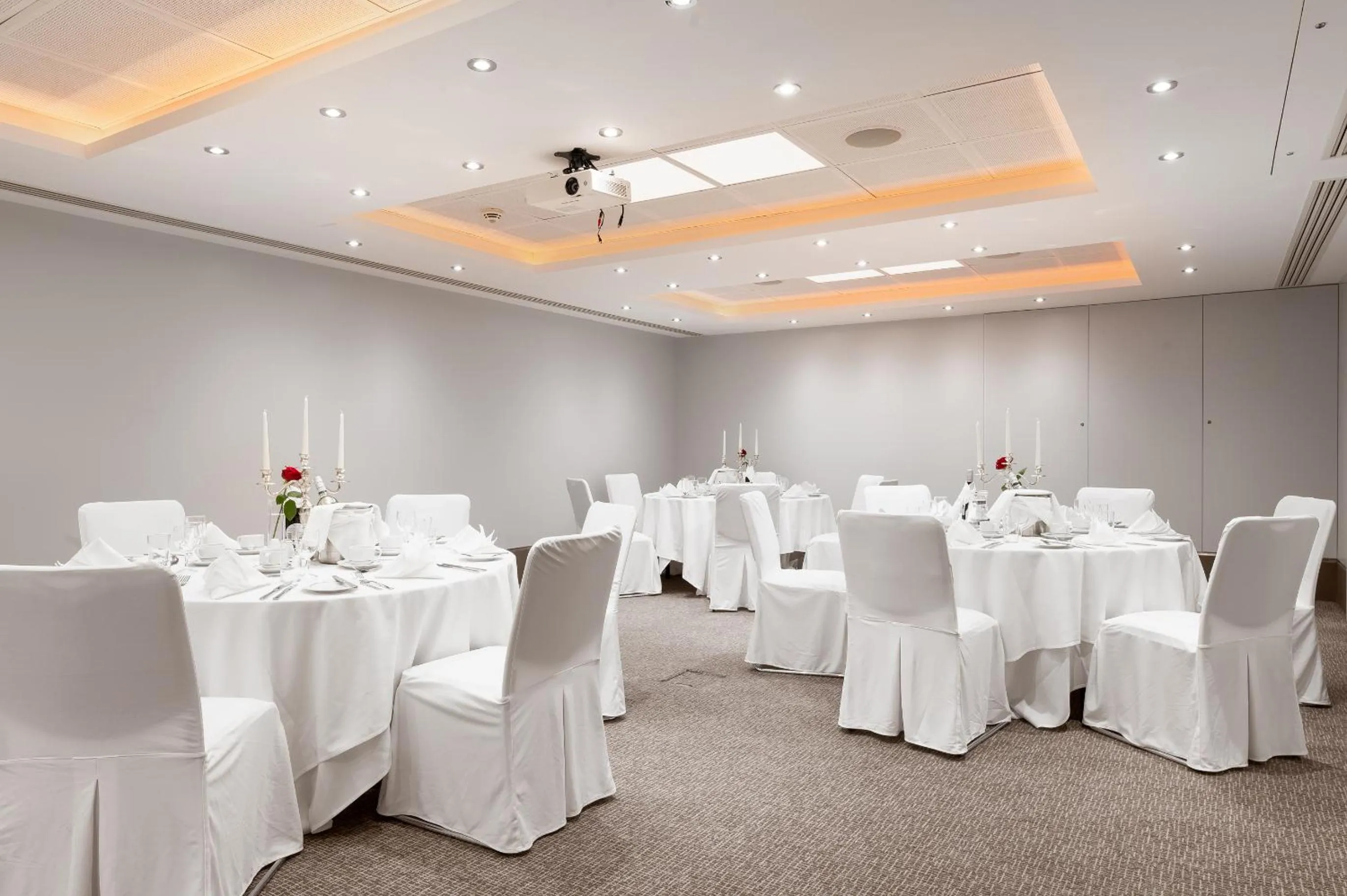 Banquet/Function facilities in Gem Langham Court Hotel
