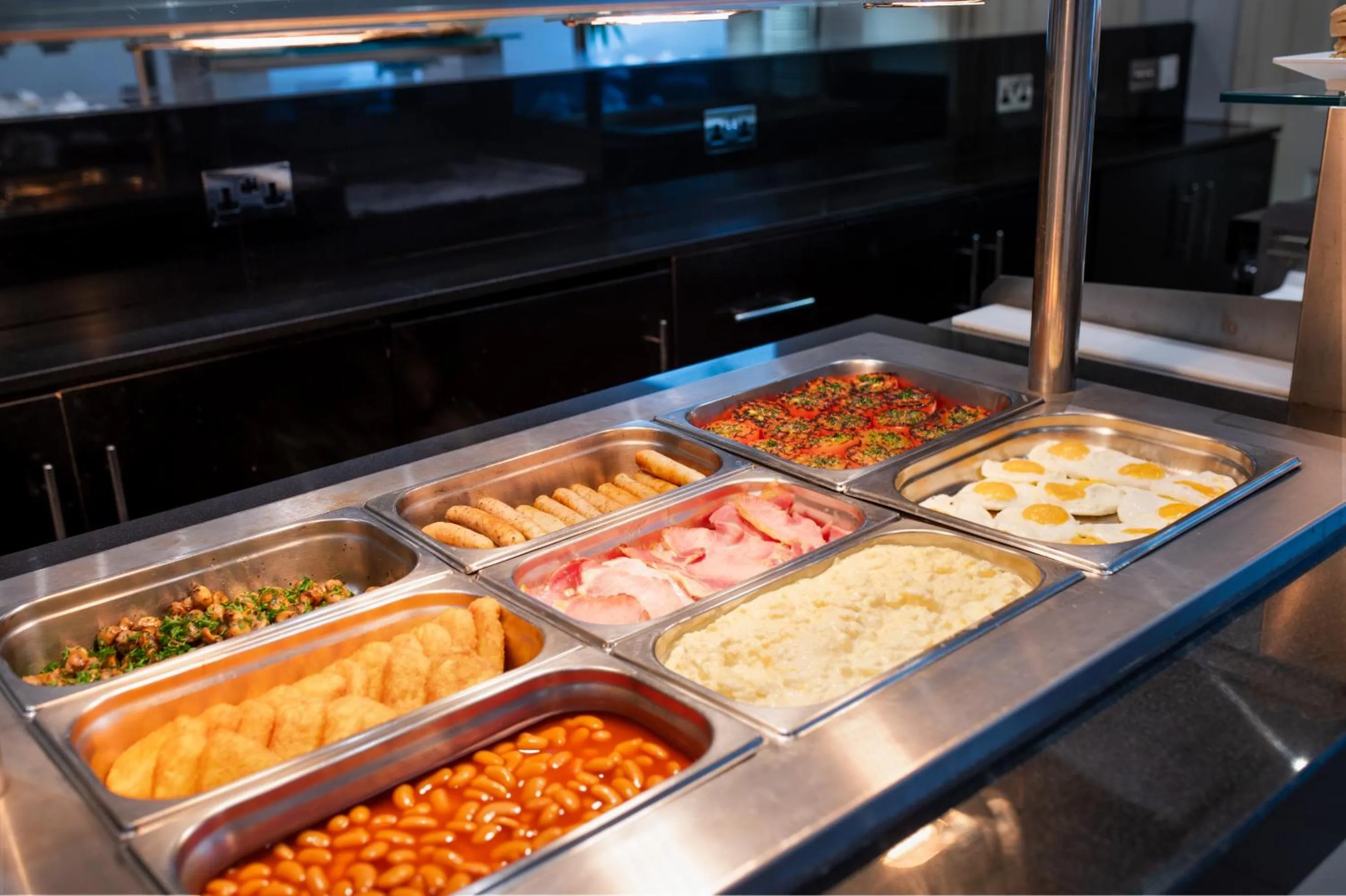 Buffet breakfast in Gem Langham Court Hotel