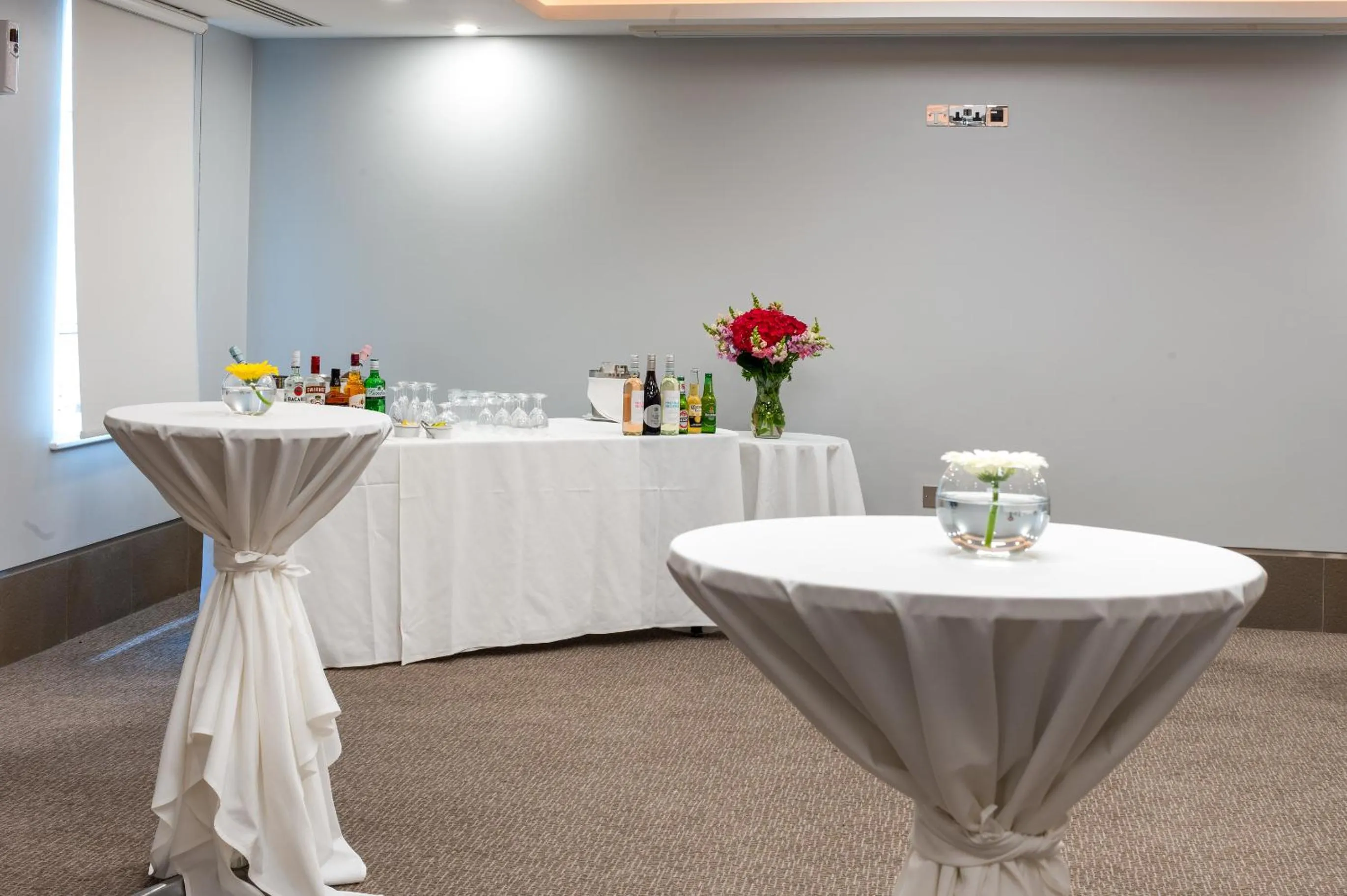 Alcoholic drinks in Gem Langham Court Hotel