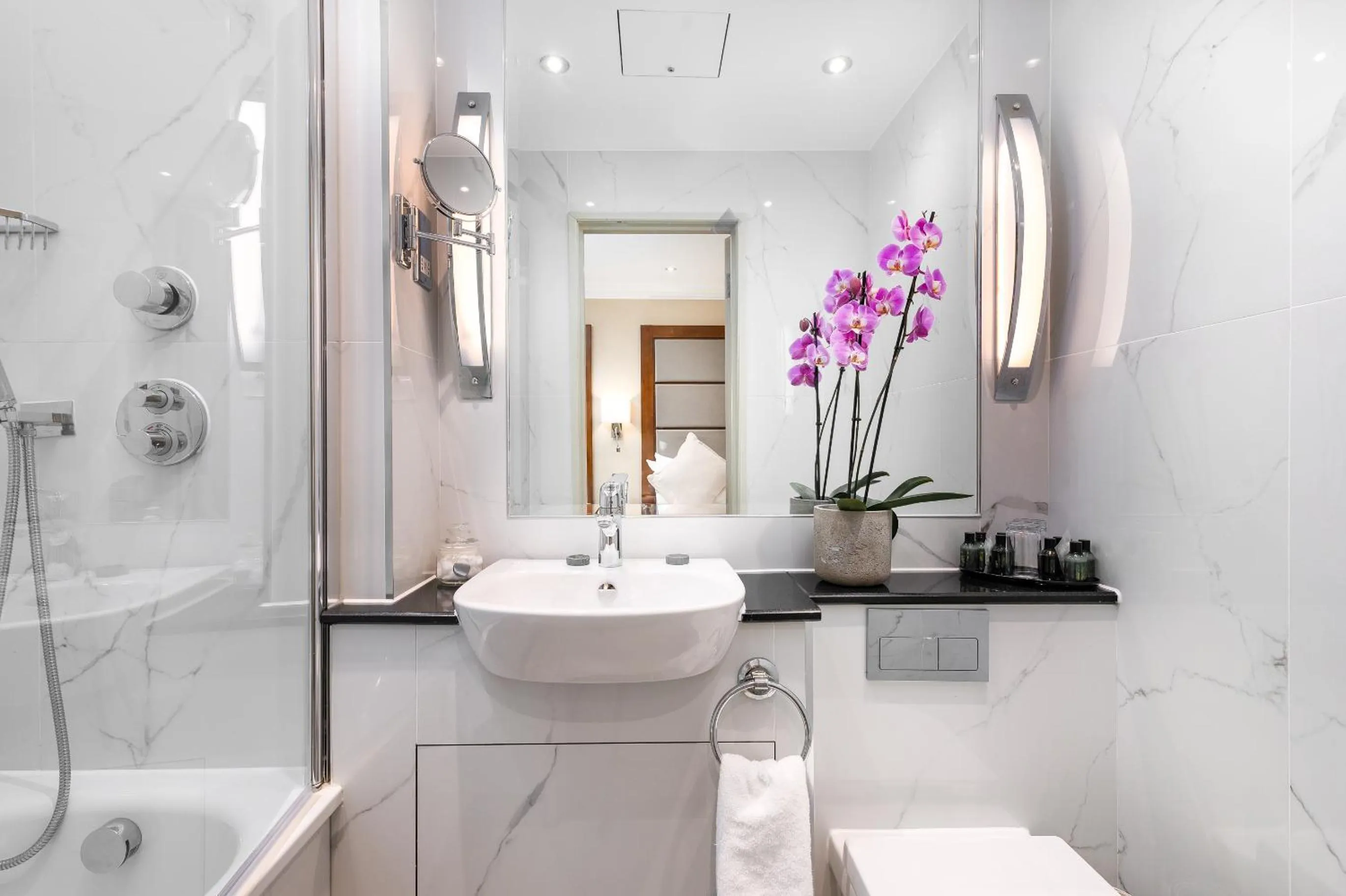 Bathroom in Gem Langham Court Hotel