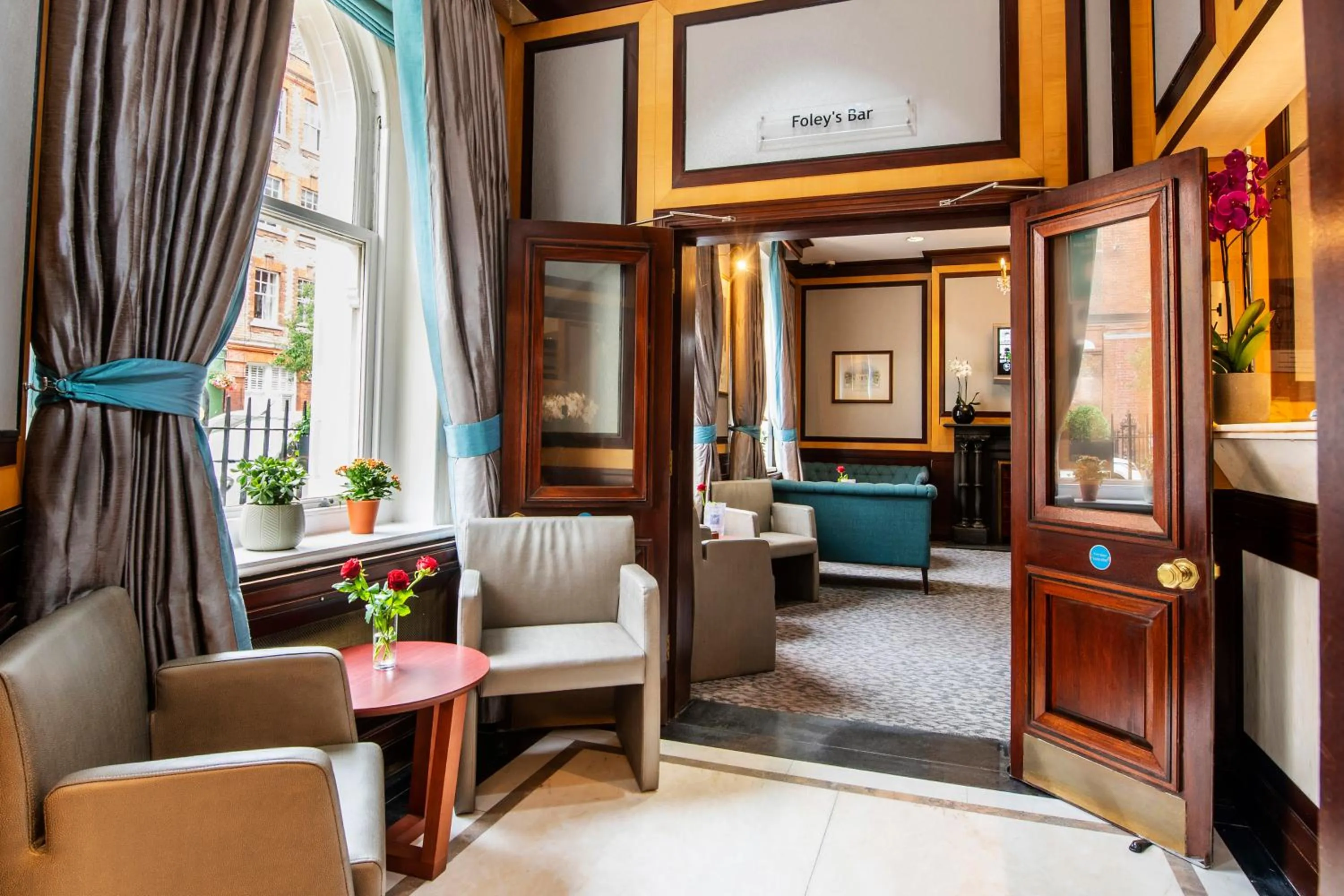 Lobby or reception in Gem Langham Court Hotel