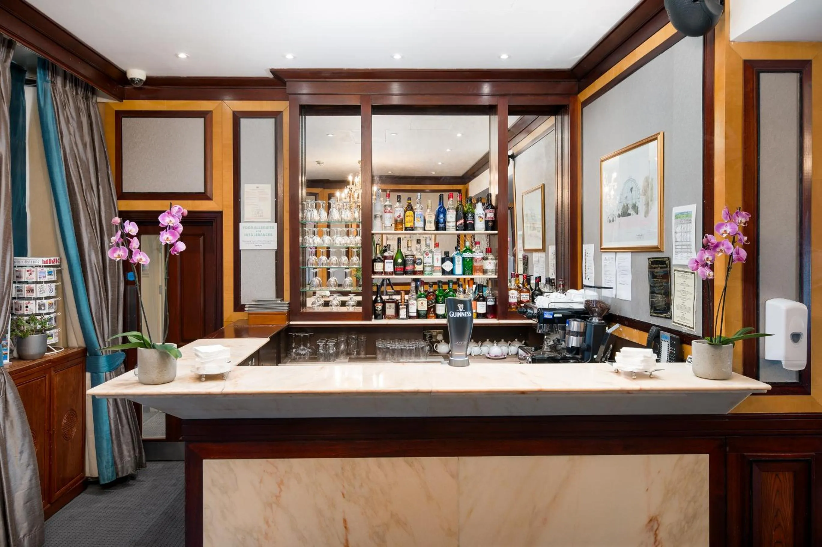 Lounge or bar in Gem Langham Court Hotel