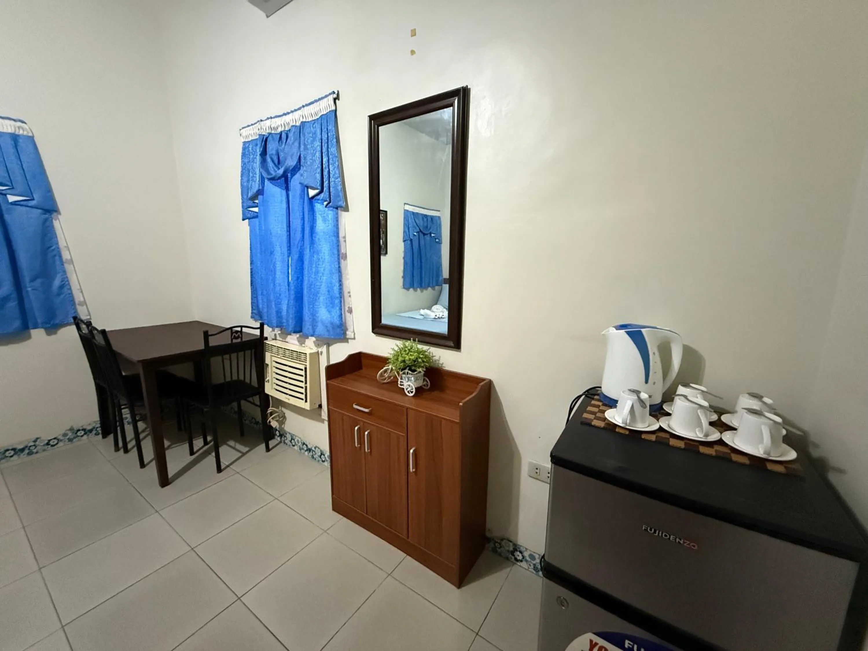 Blue Summer Suites & Restaurant