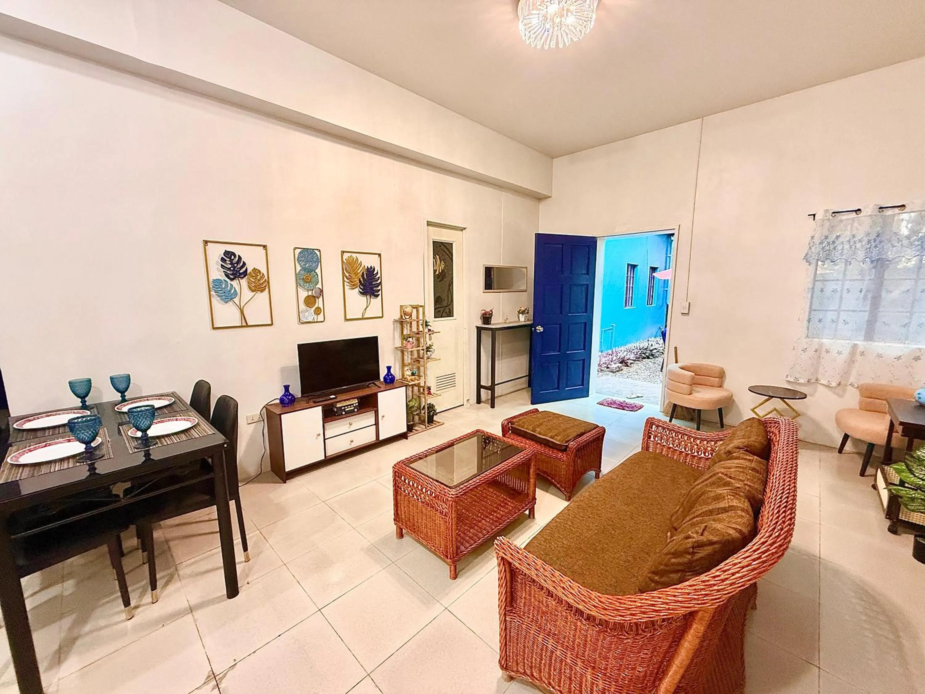 Blue Summer Suites & Restaurant