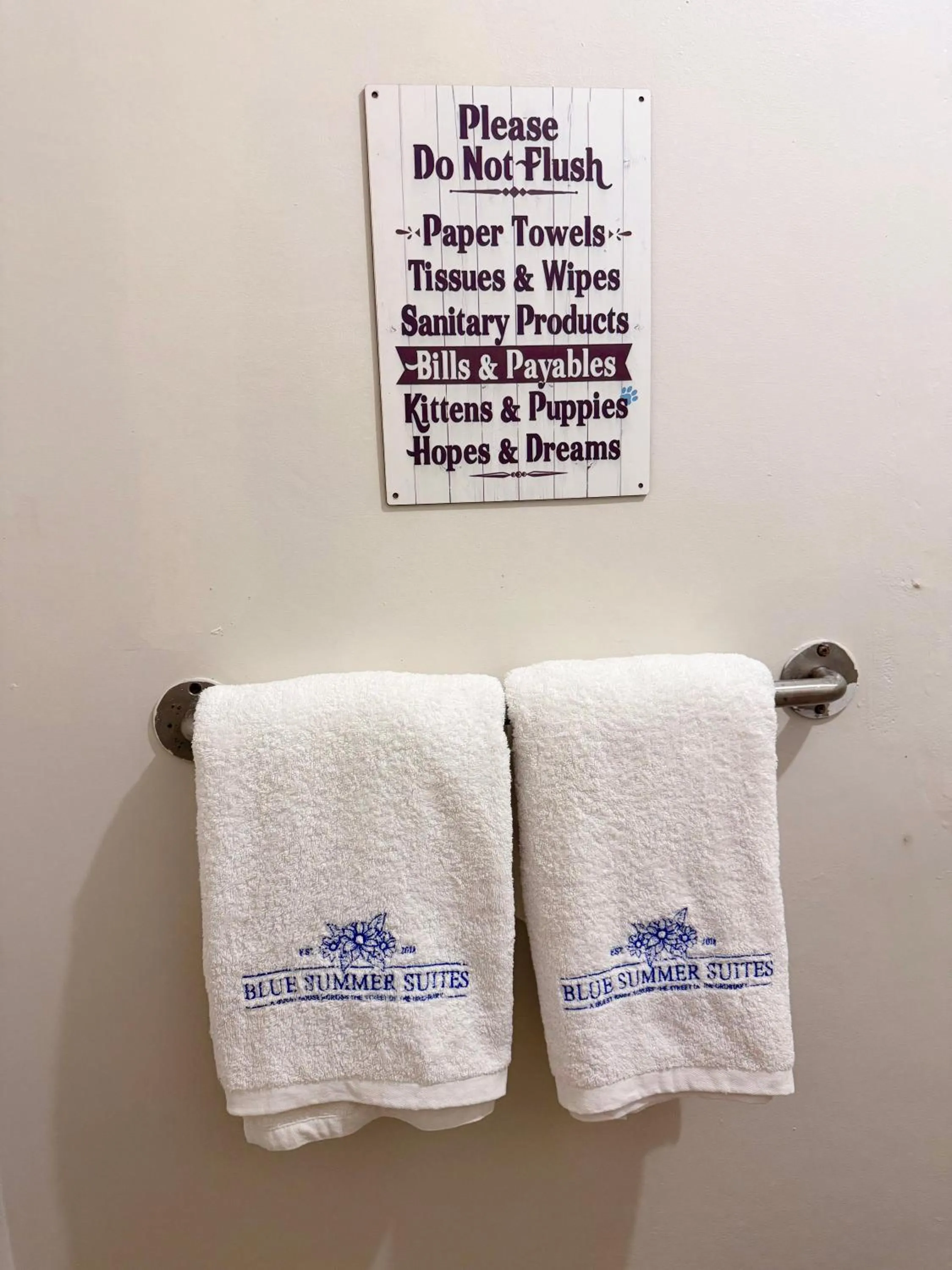 Blue Summer Suites & Restaurant