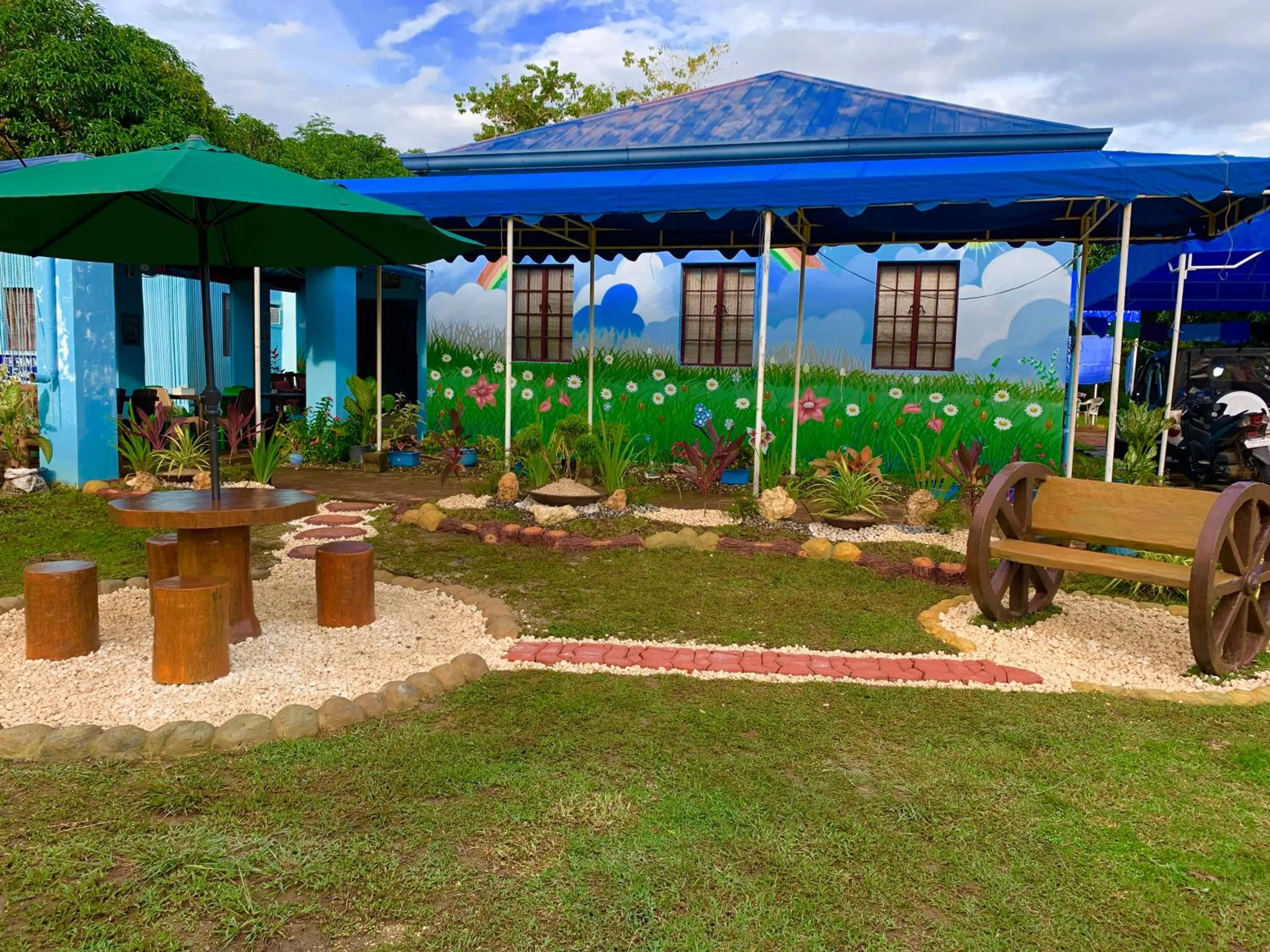 Garden in Blue Summer Suites & Restaurant