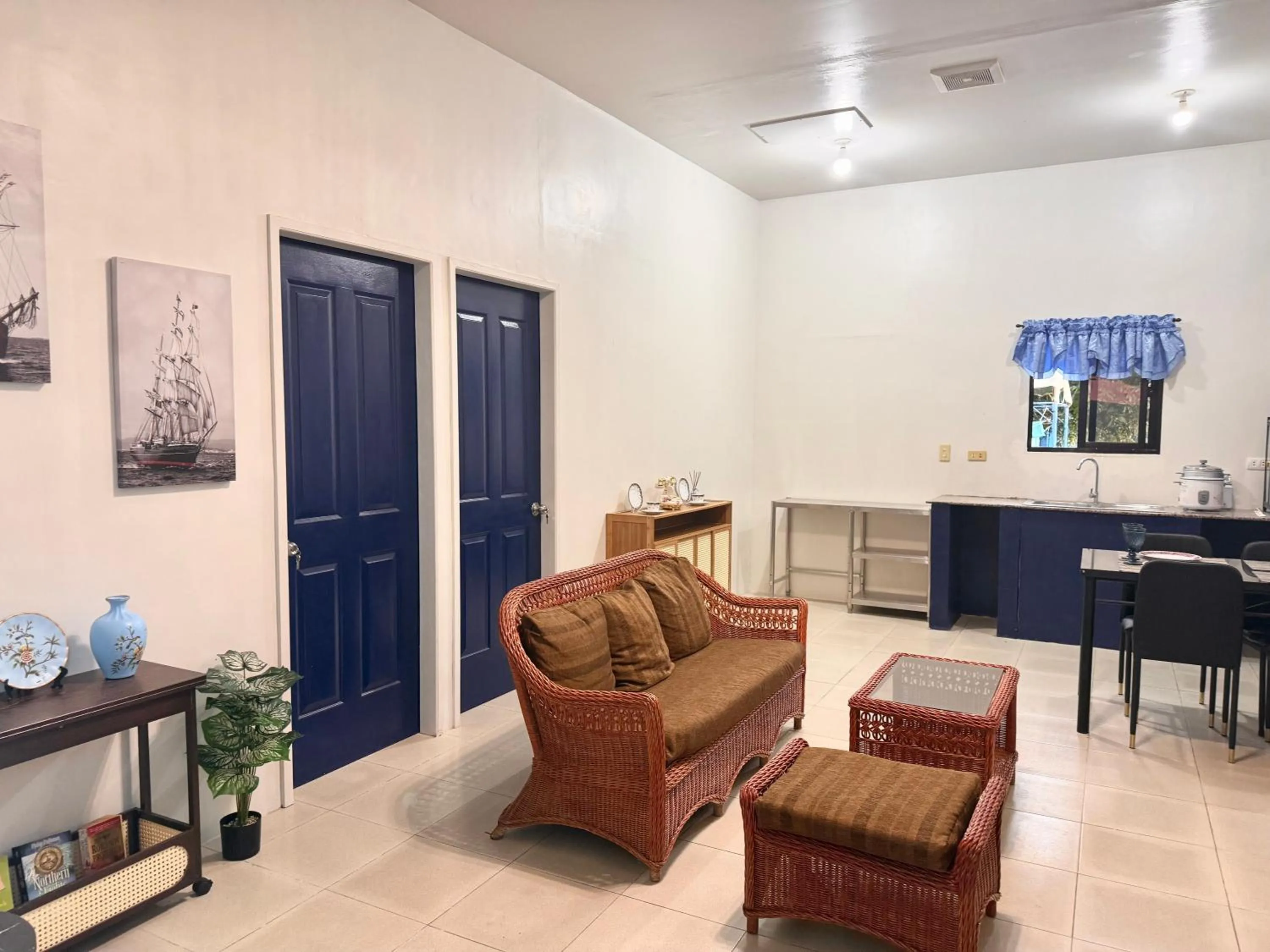 Blue Summer Suites & Restaurant