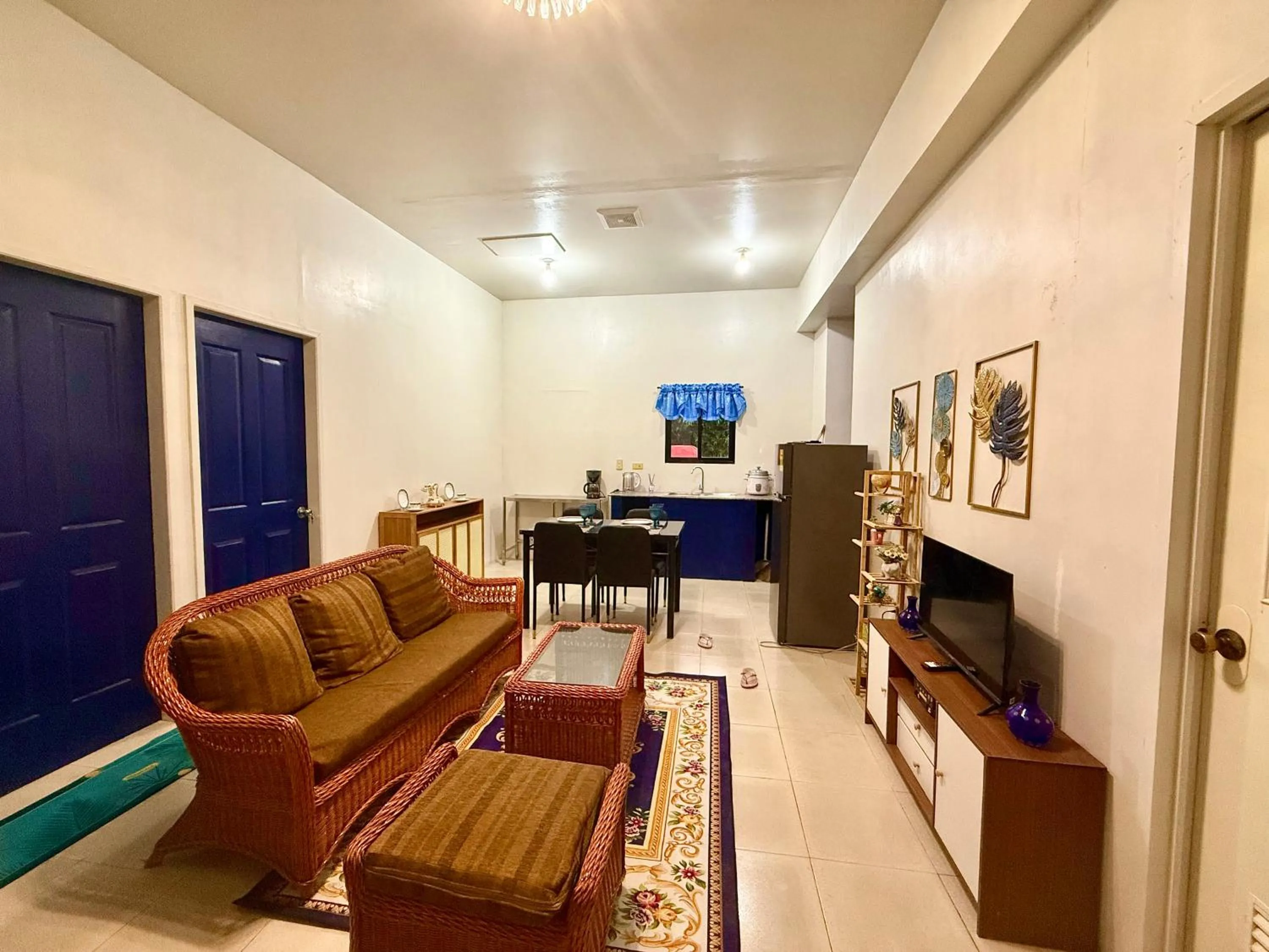 Blue Summer Suites & Restaurant