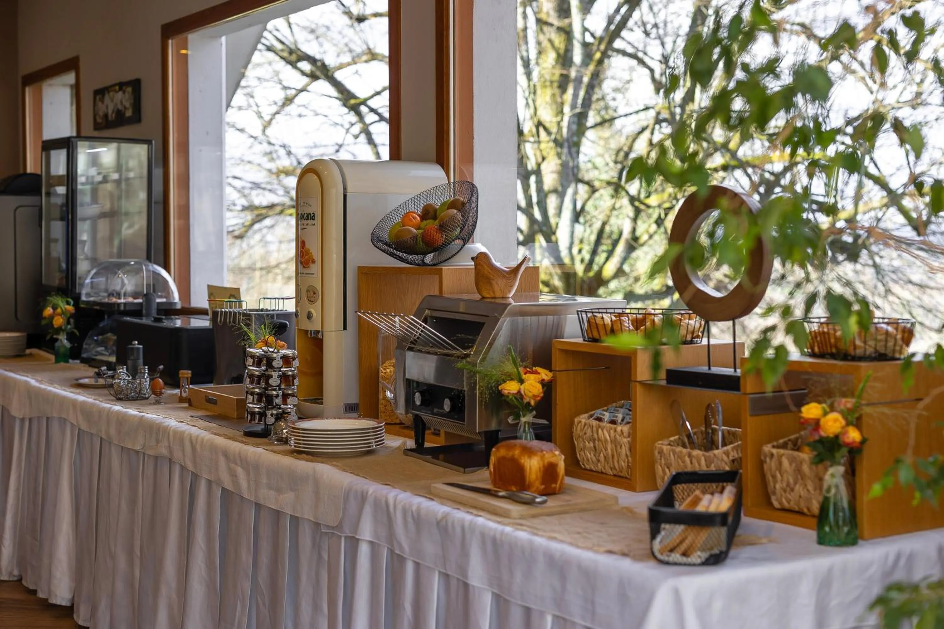 Breakfast in Hôtel les Bergeronnettes