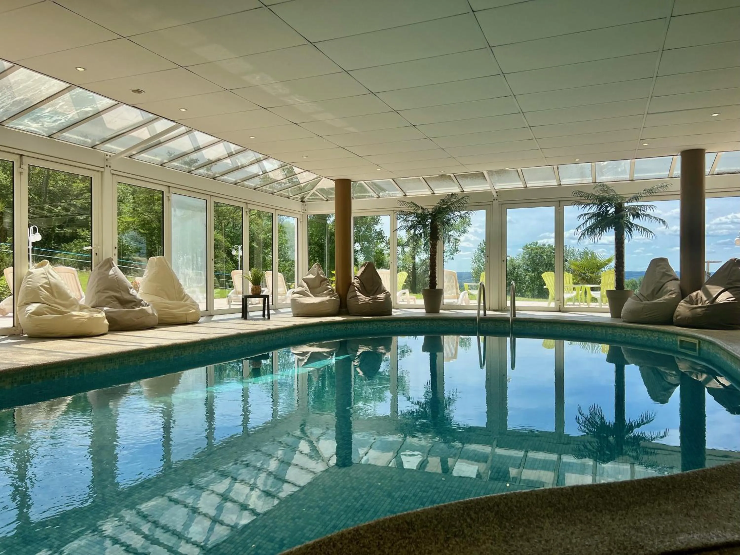 Swimming pool in Hôtel les Bergeronnettes