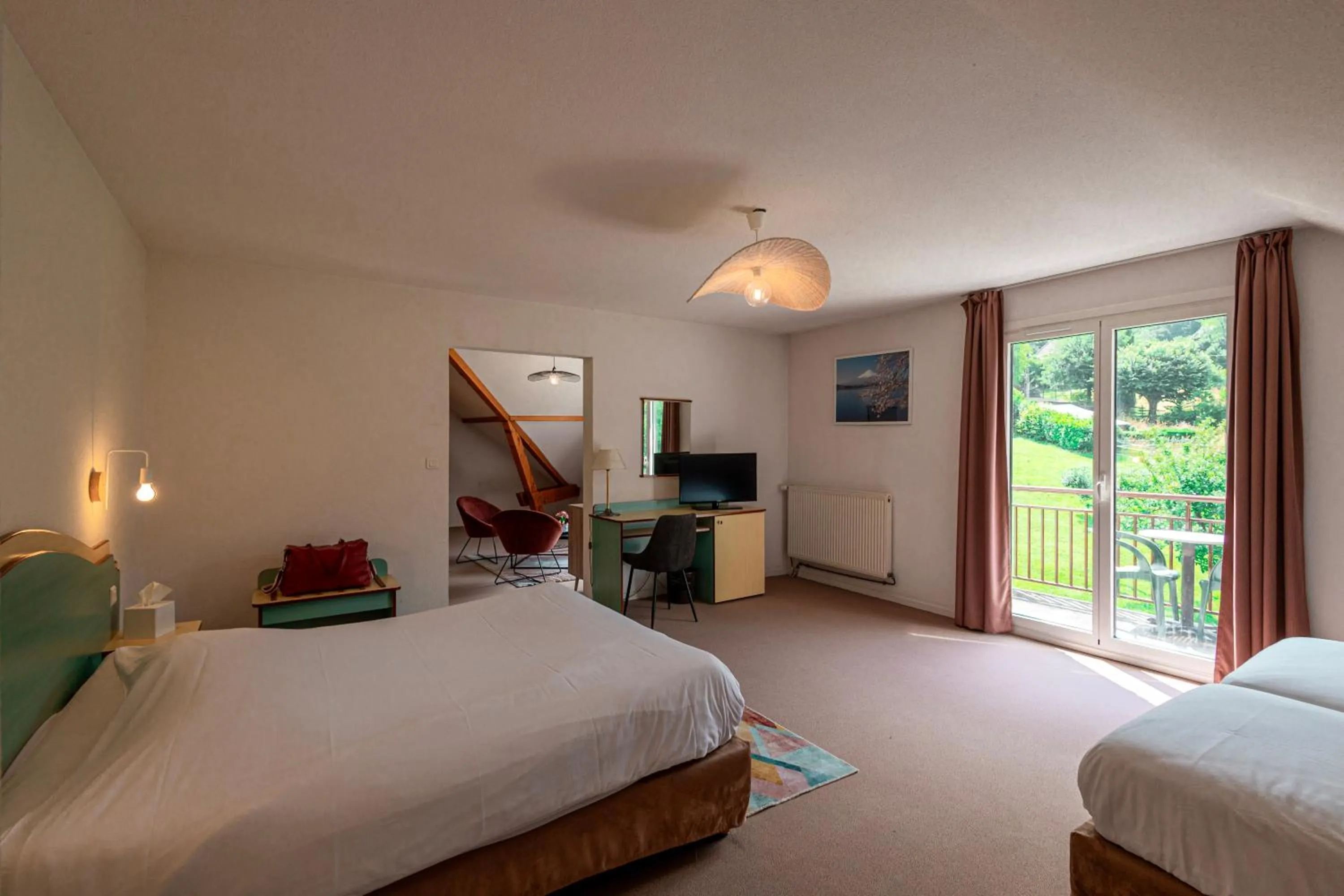 Bedroom, Bed in Hôtel les Bergeronnettes