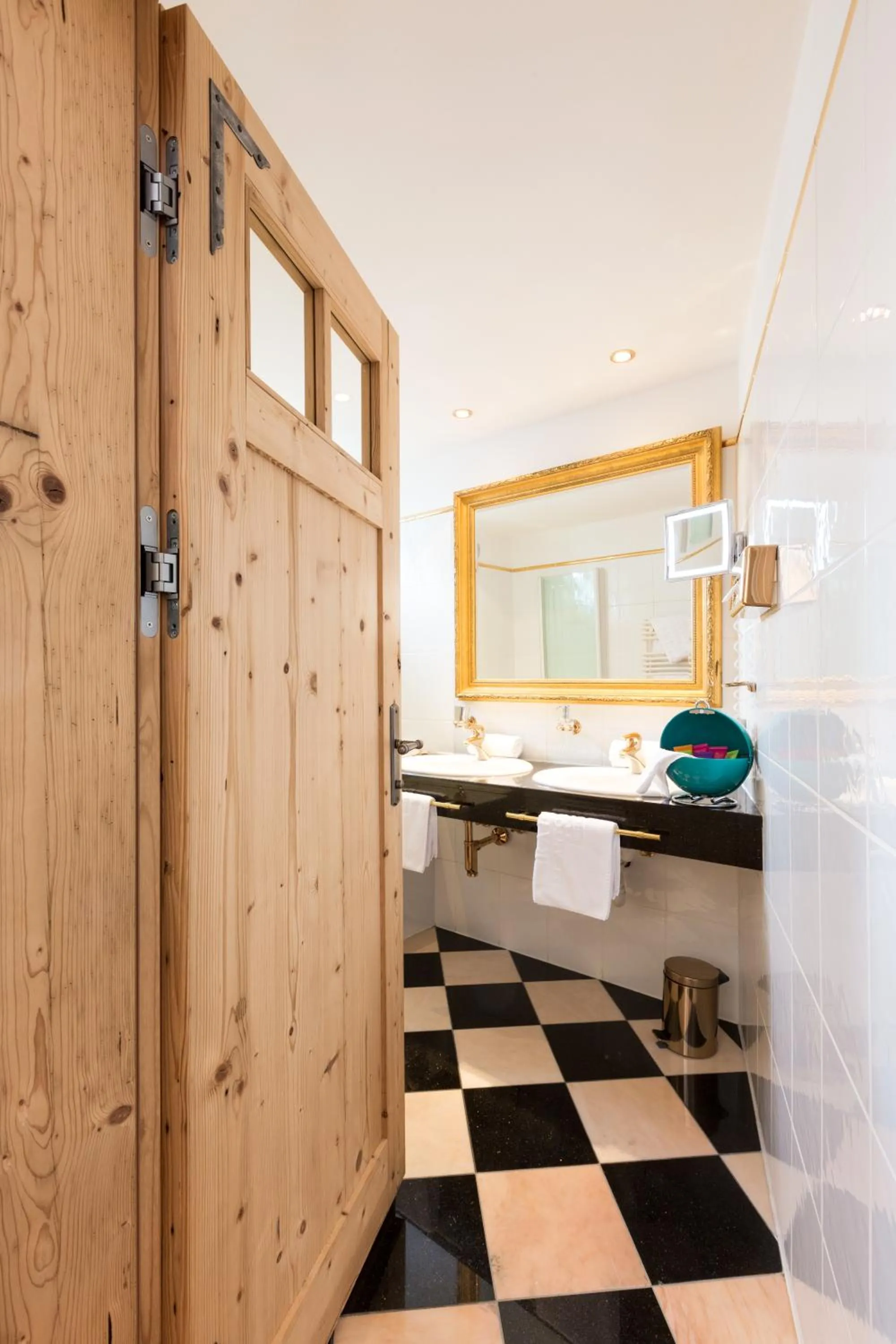 Bathroom in Raffl's St. Antoner Hof