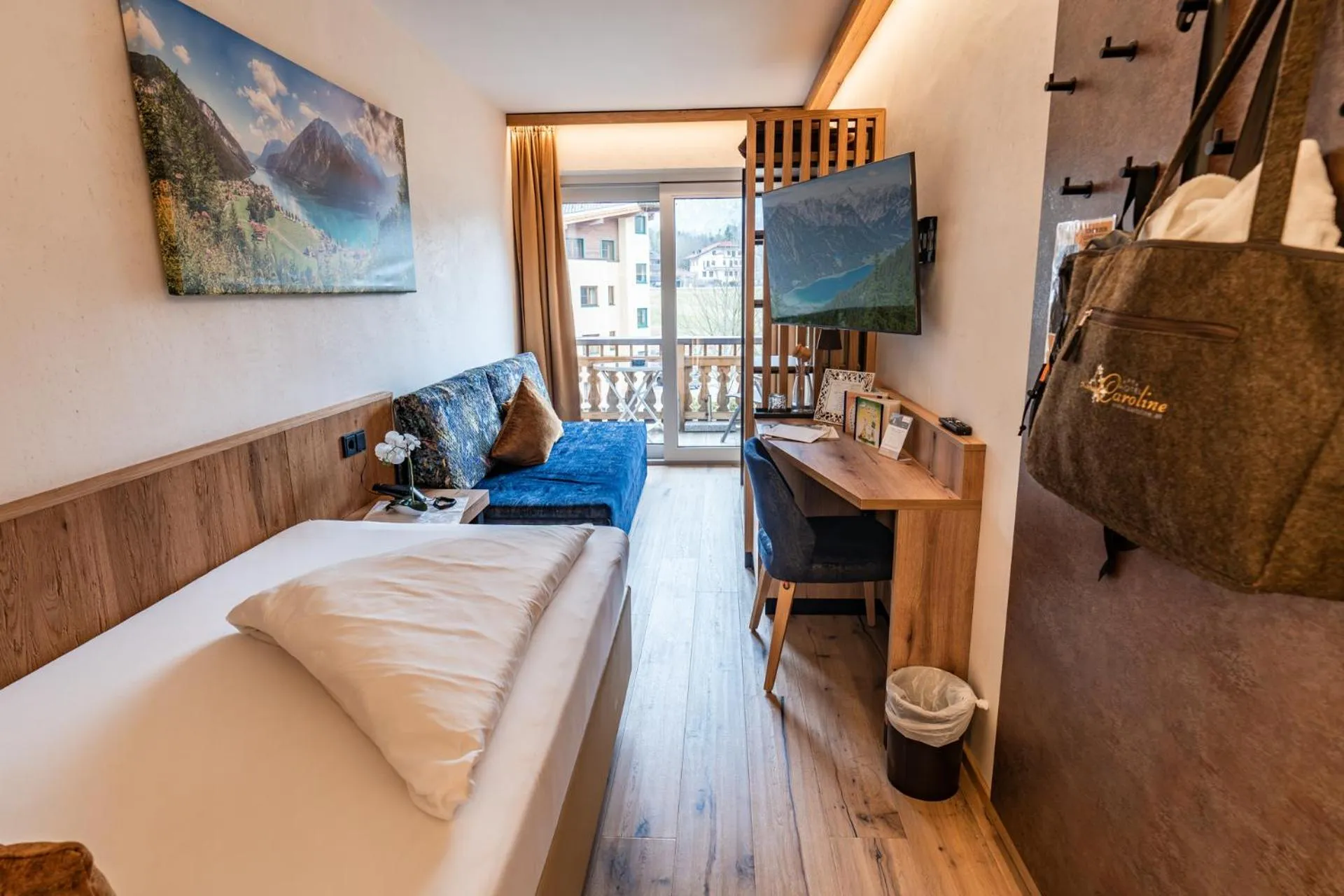 Photo of the whole room, Bed in Liebes Caroline 4-Sterne-Hotel