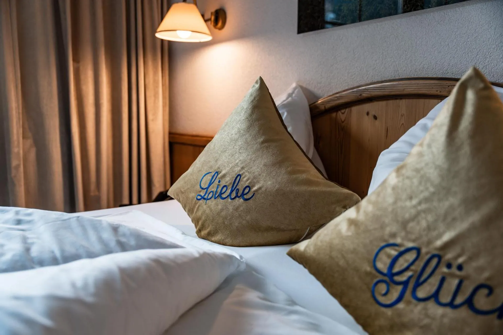 Bed in Liebes Caroline 4-Sterne-Hotel