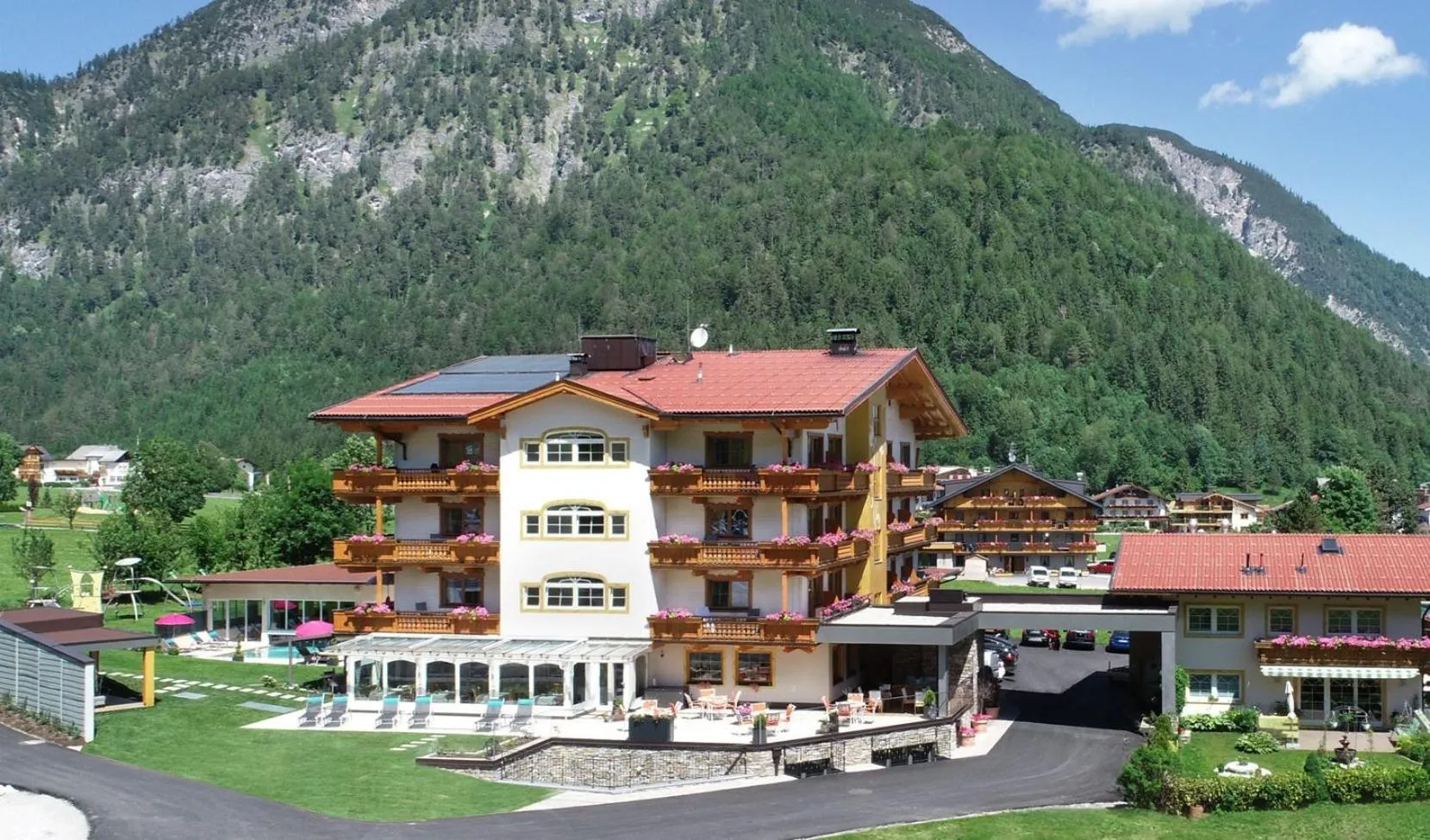 Property building in Liebes Caroline 4-Sterne-Hotel