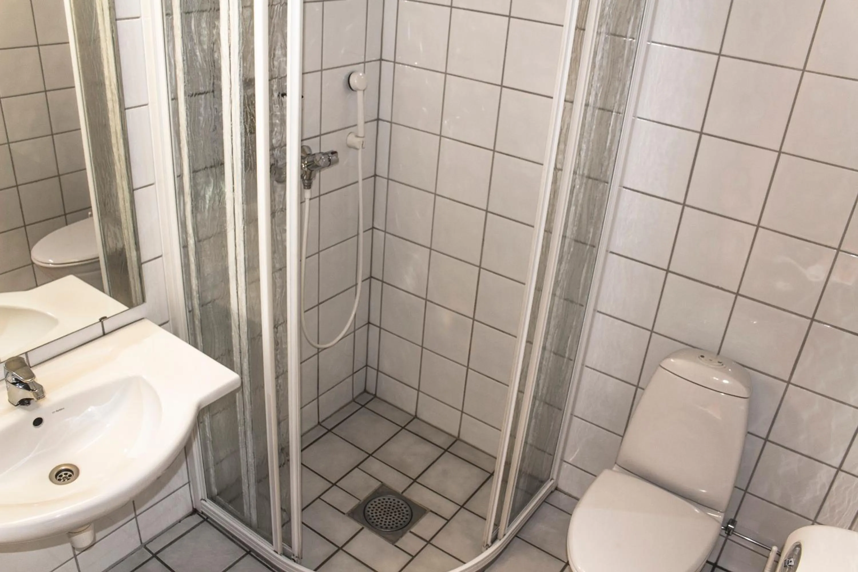 Shower in Tysfjord Hotel