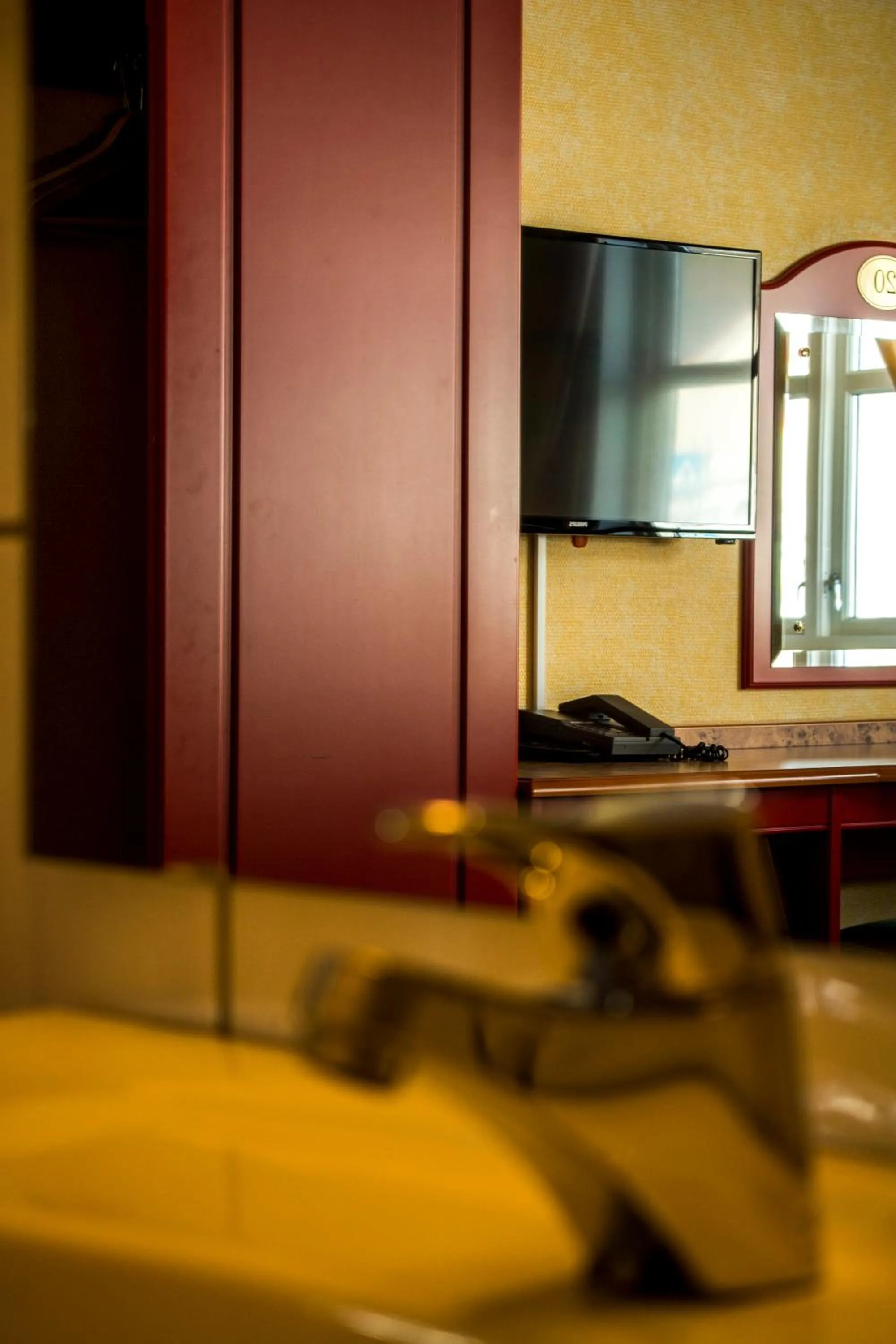 Shower, Bed in Tysfjord Hotel