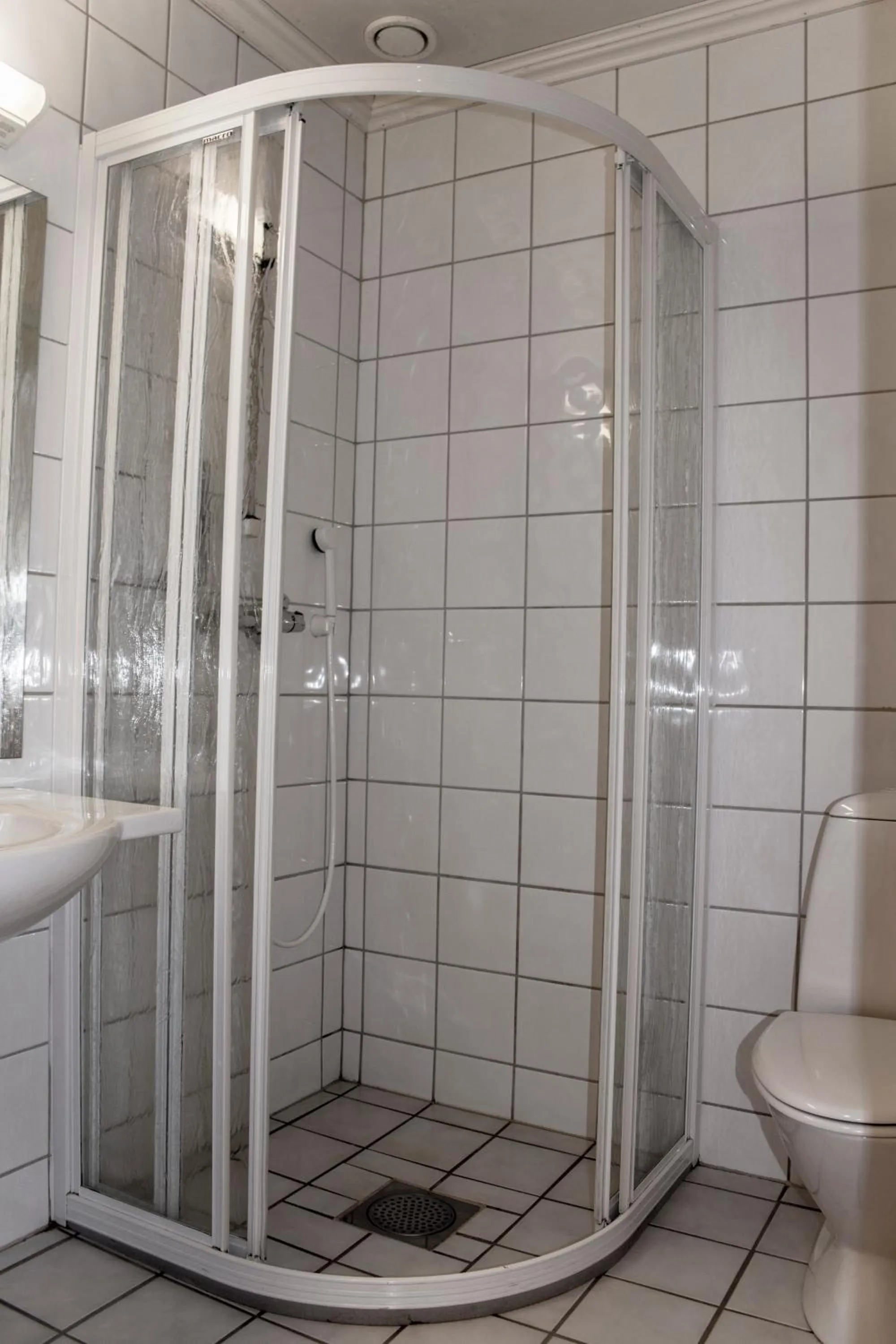 Shower in Tysfjord Hotel